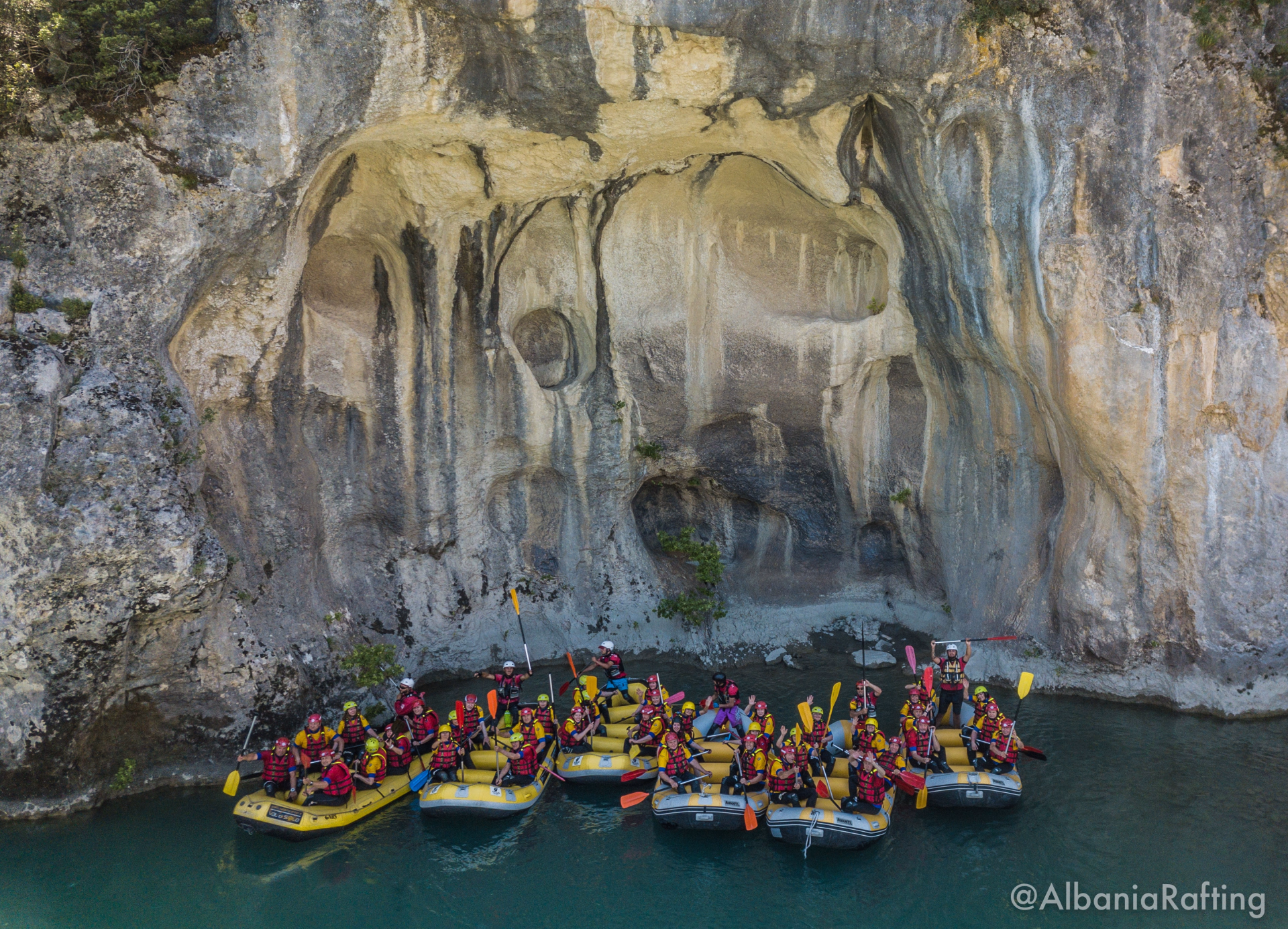 Rafting sur la rivière Vjosa au cœur de l’Albanie sauvage