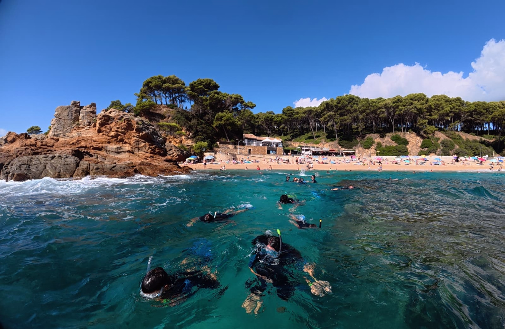 Aventures subaquatiques à Fenals : baptême et snorkeling jour et nuit