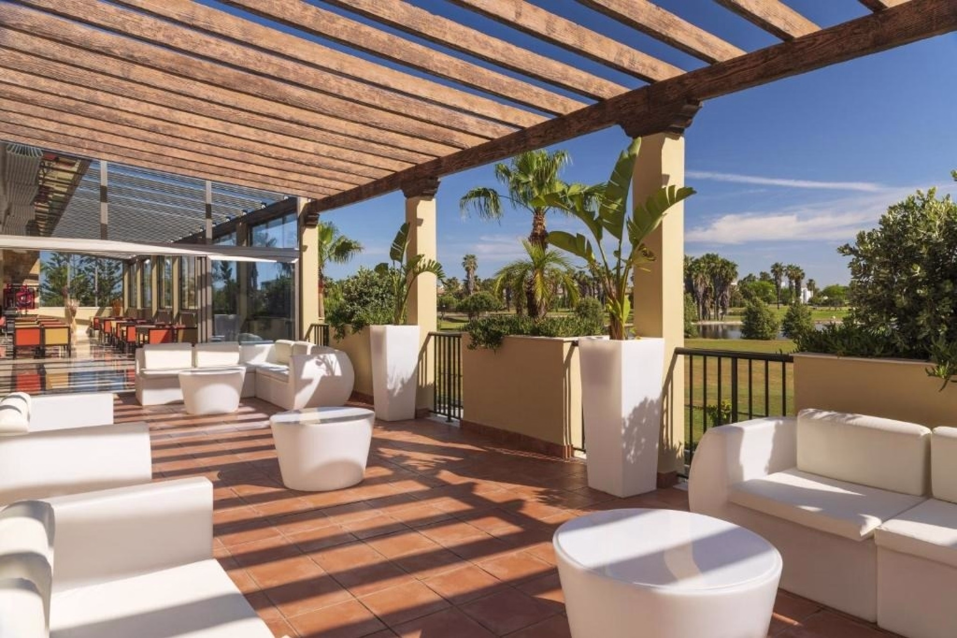 🏨 Hôtel 4* - Jours 1 à 3, 5