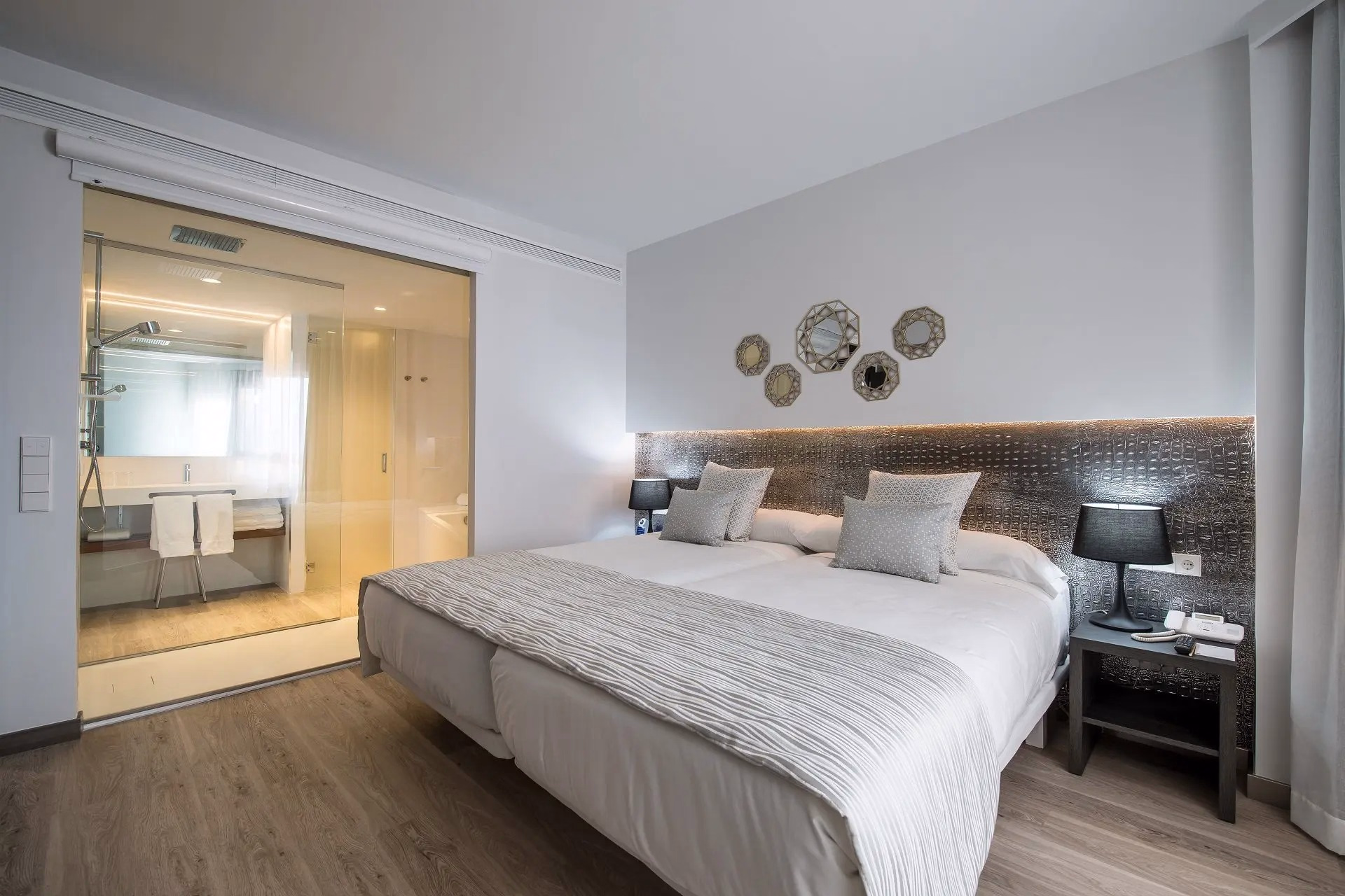 🏨 Hôtel 4* - Jours 1 à 3, 5