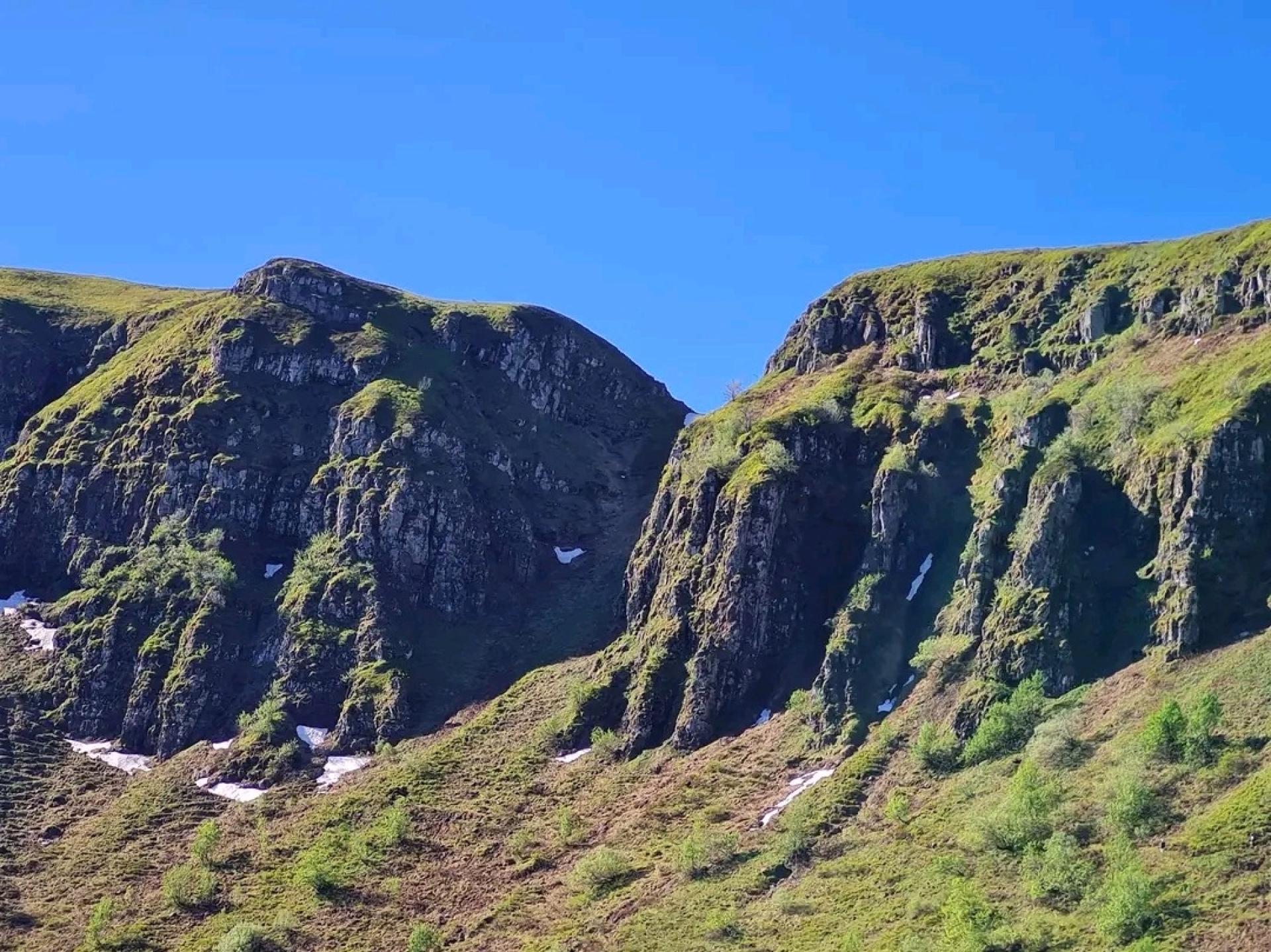 Randonnées pédestres sur le grand volcan du Cantal