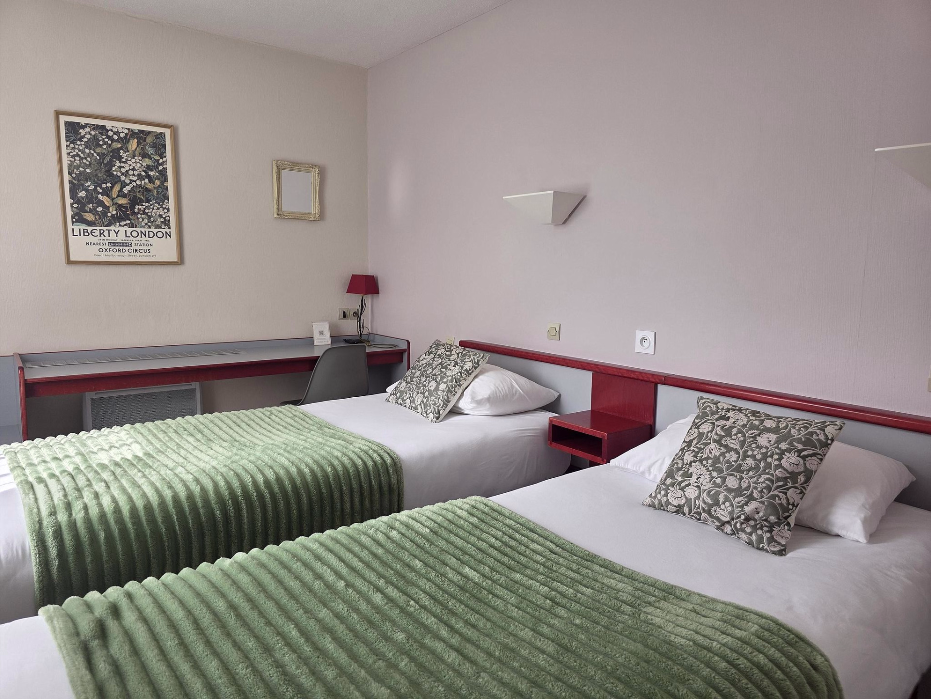 🏨 Hôtel 2* - Jours 3 à 5