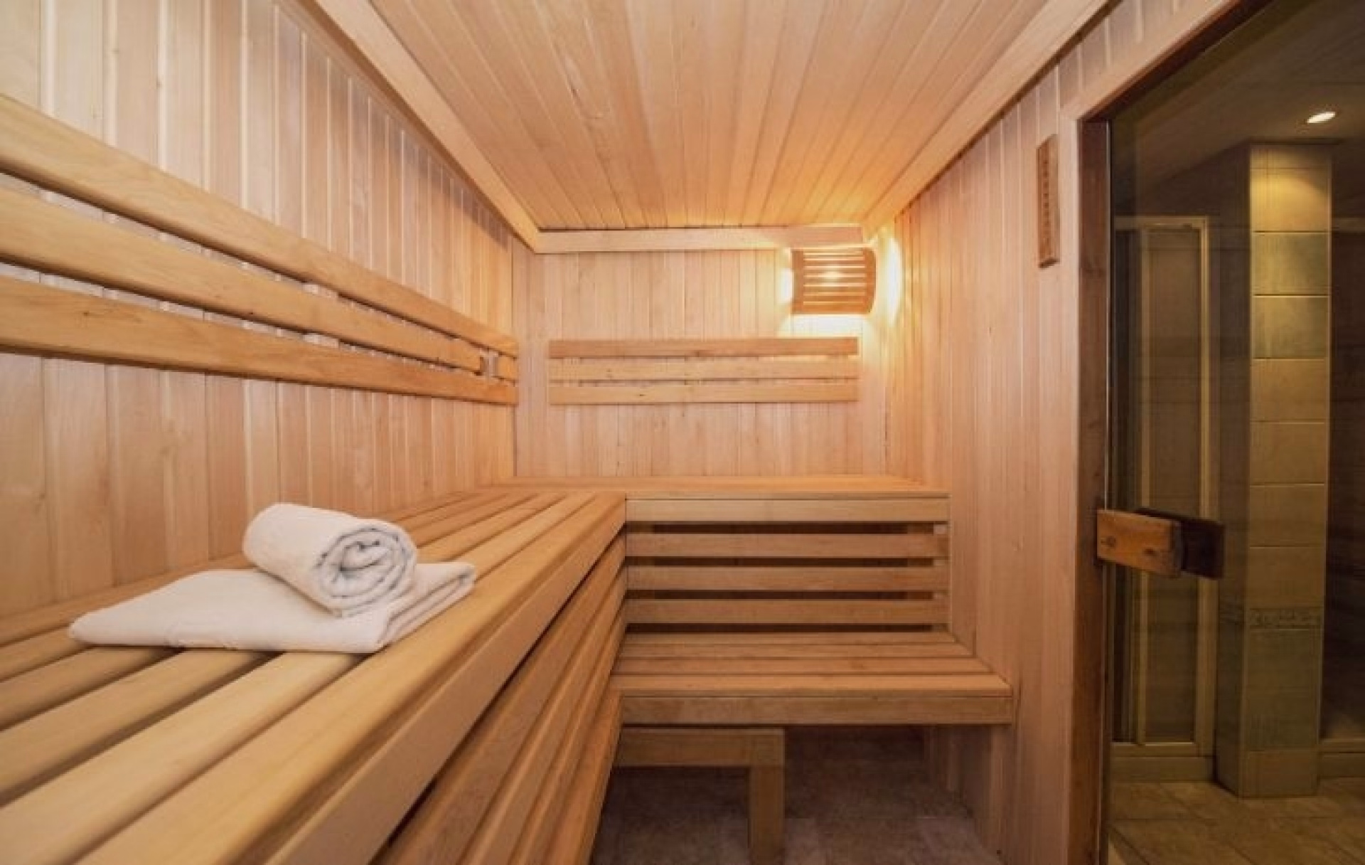 🏨 Hôtel 4* - Jours 1, 6 à 7