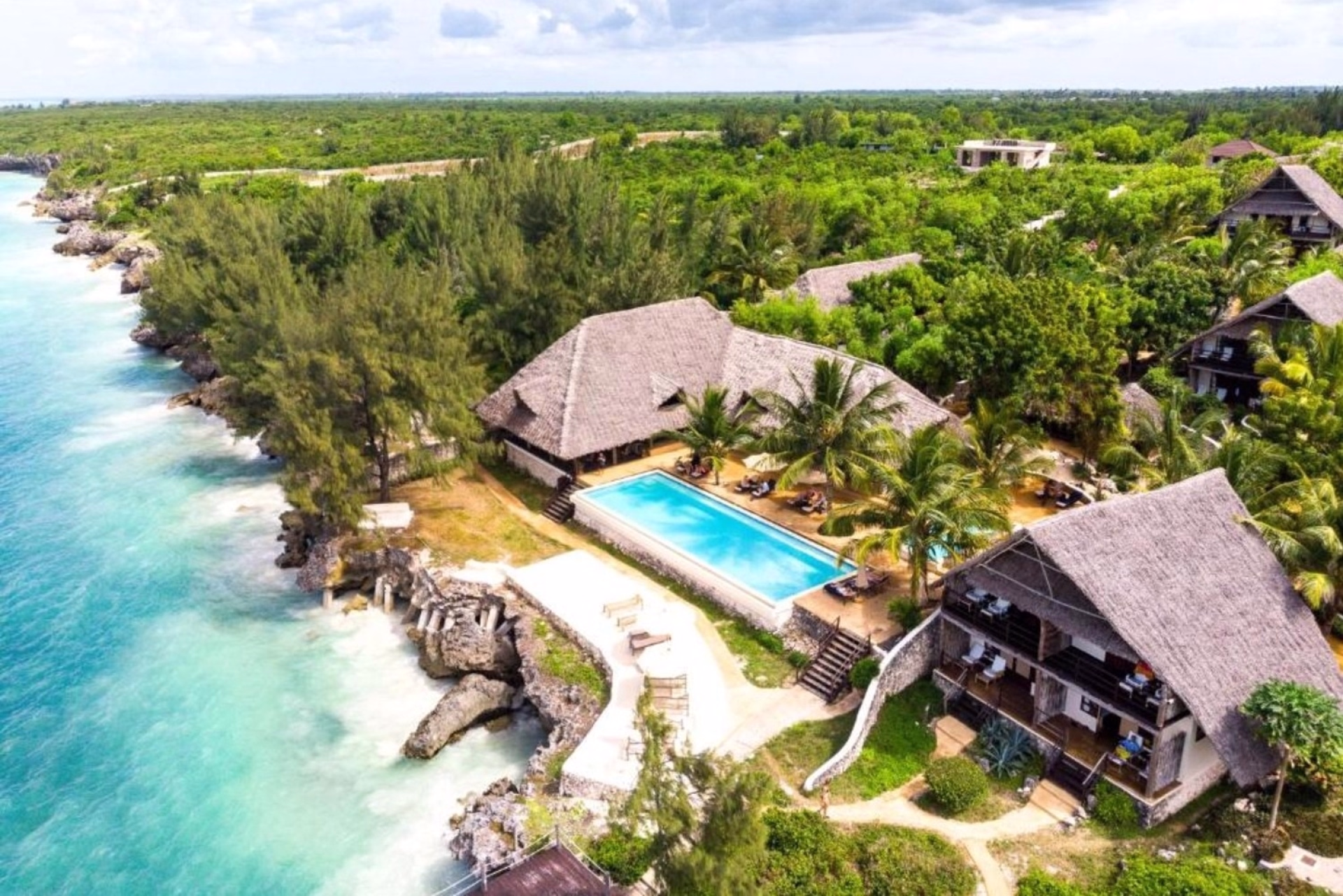 🏨 Hôtel 4* - Jours 2 à 3