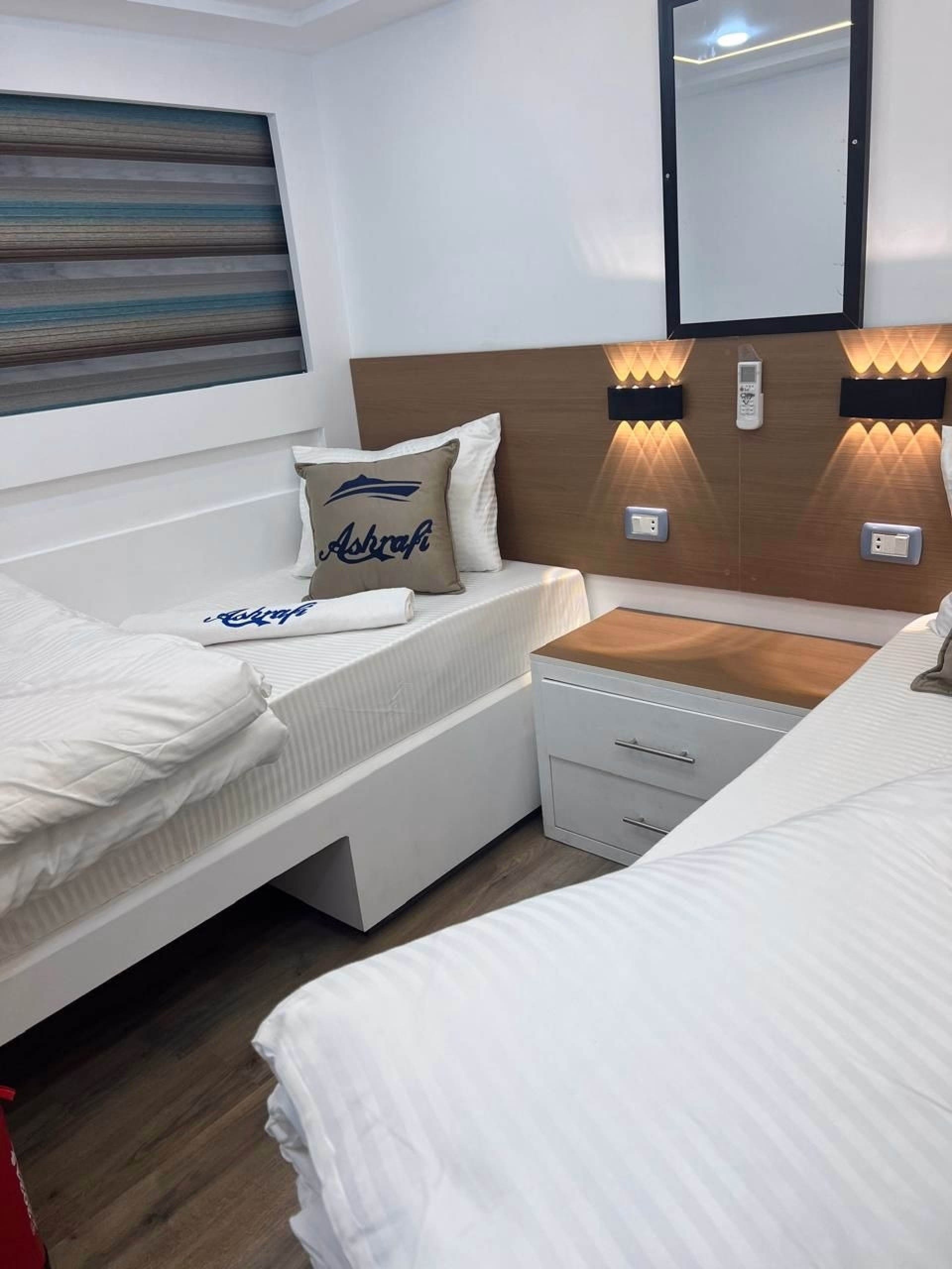 🚢 Bateau de croisière à moteur