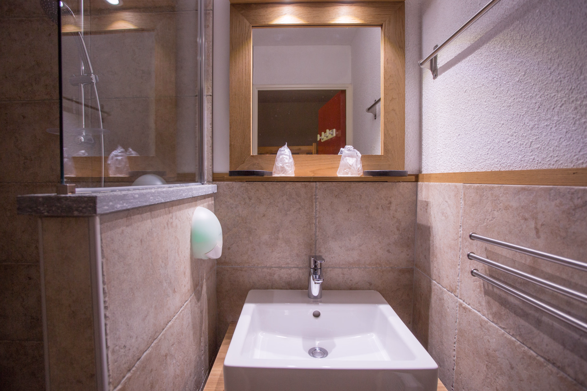 🏨 Hôtel 2* - Jours 1 à 6
