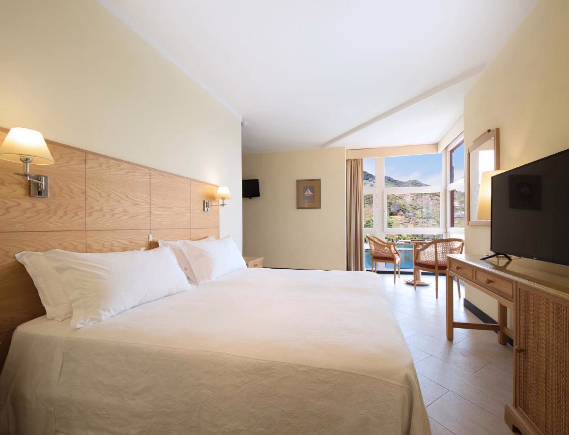 🏨 Hôtel 4* - Jours 1 à 6