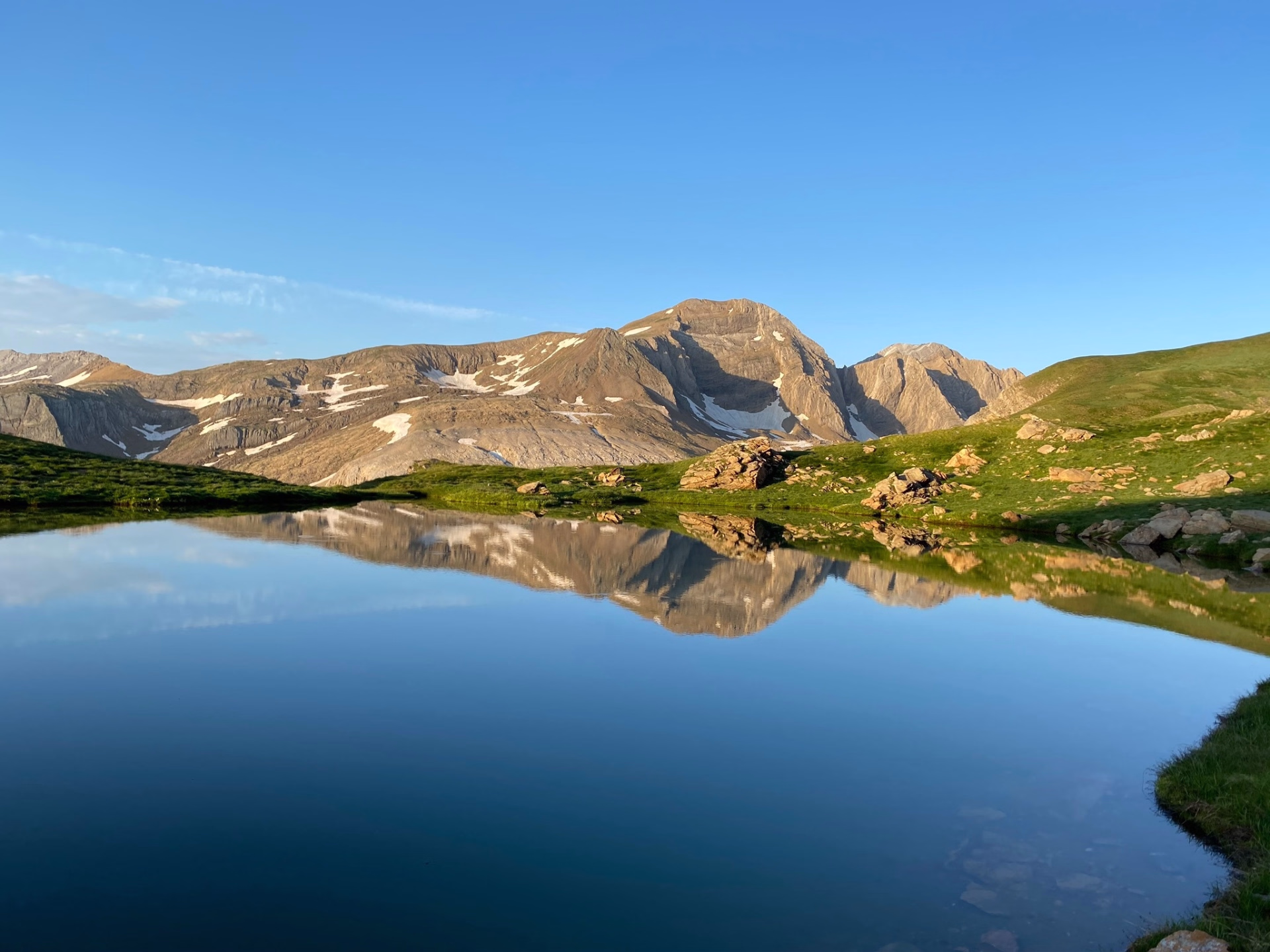 Randonnée authentique et saveurs locales dans les Pyrénées