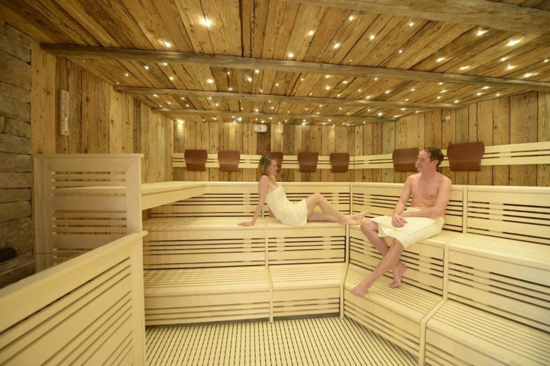 🏨 Hôtel 4* - Jours 3 à 4