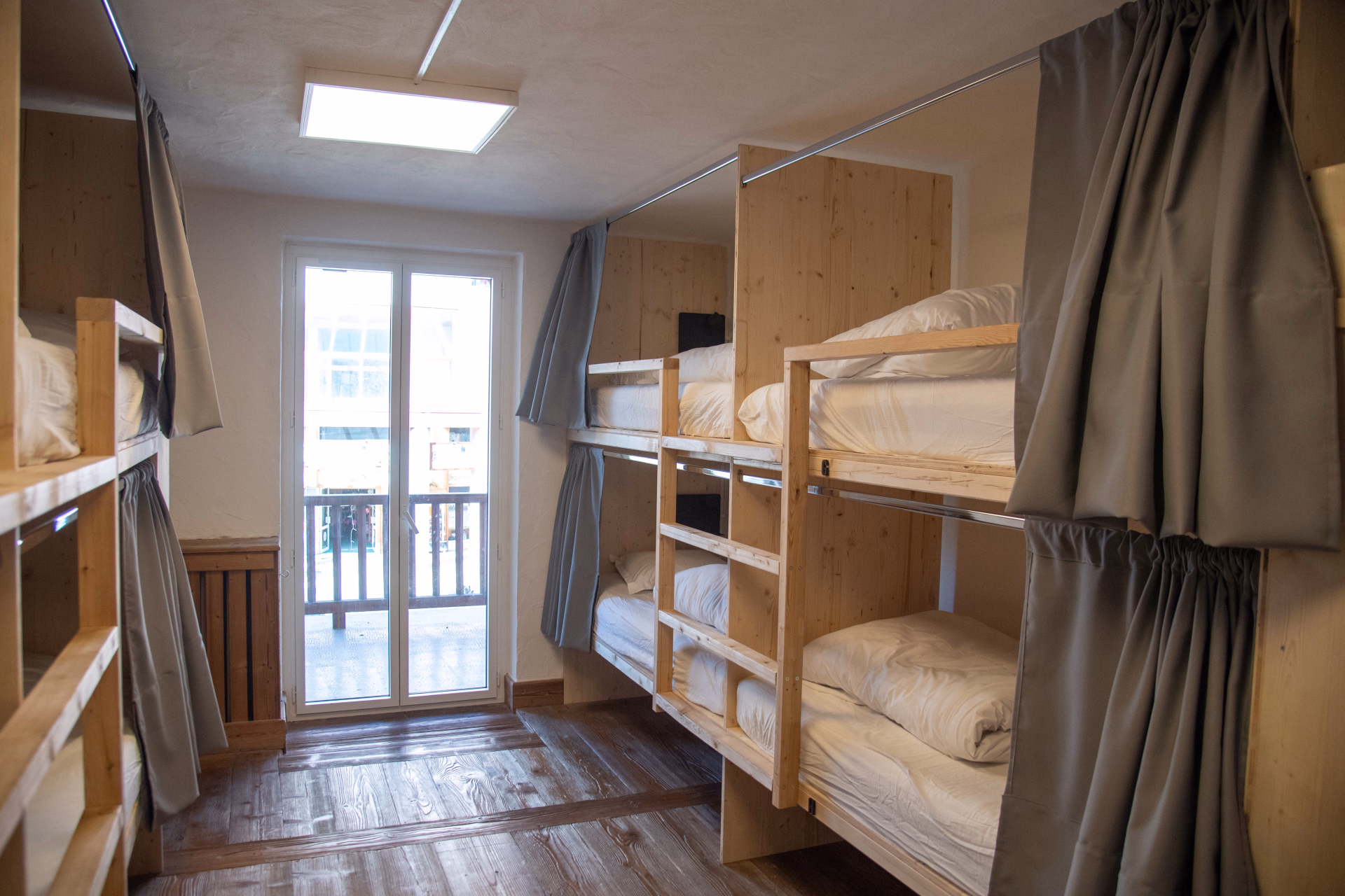 🏠 Auberge de jeunesse - Jours 1 à 7