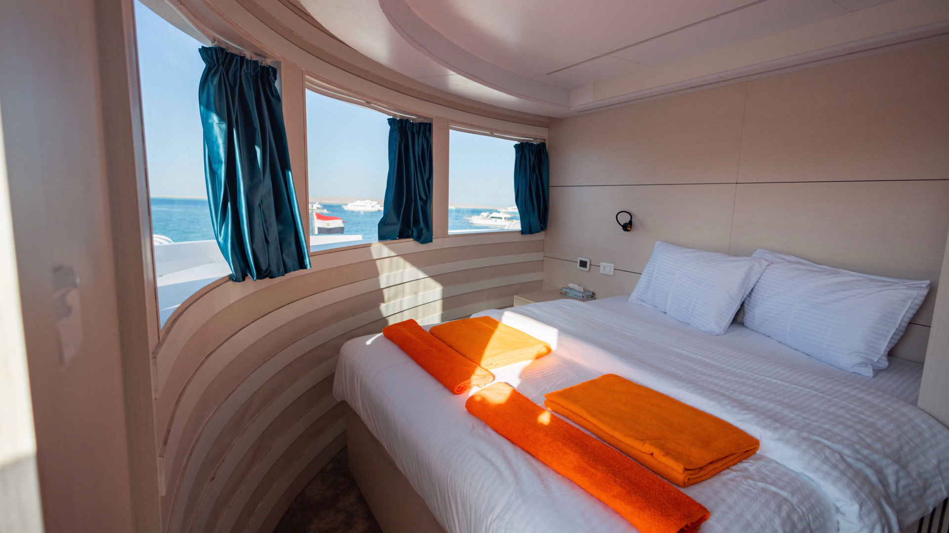 🚢 Bateau de croisière à moteur - Jours 1 à 8