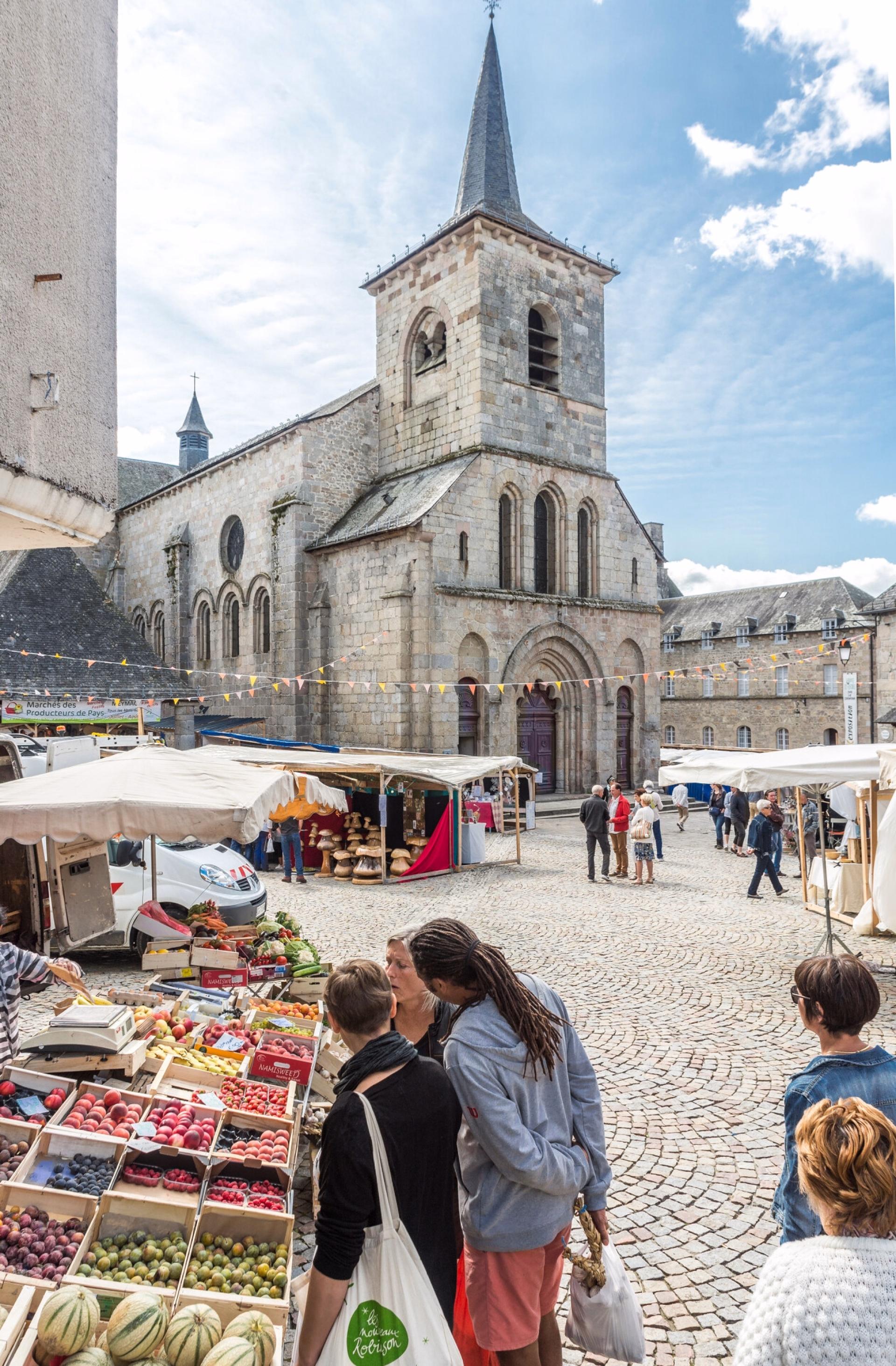 Découverte de la Haute-Corrèze en groupe - Randonnées & Trésors Cachés