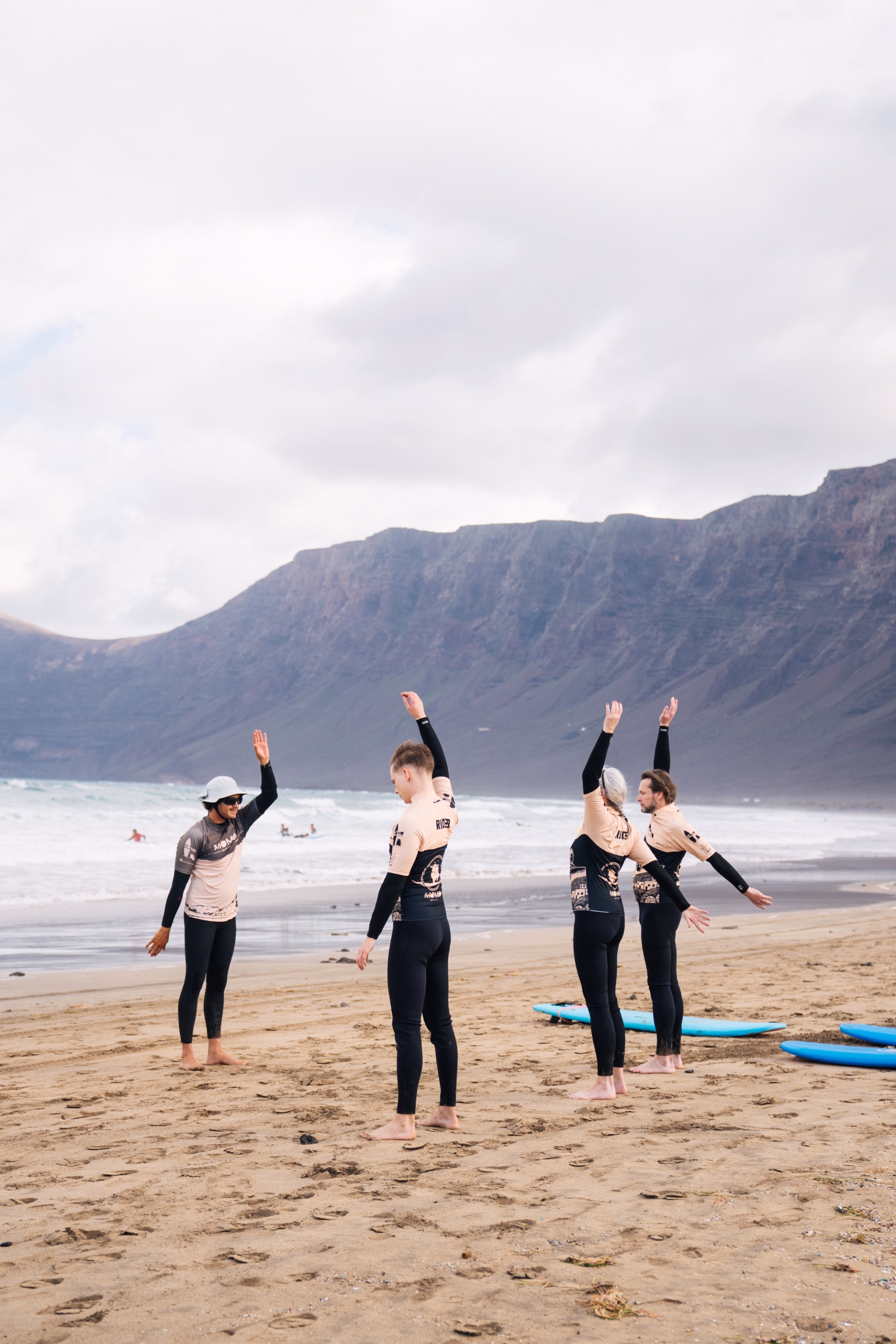 Surf Camp à Lanzarote entre vagues sauvages et volcans dorés