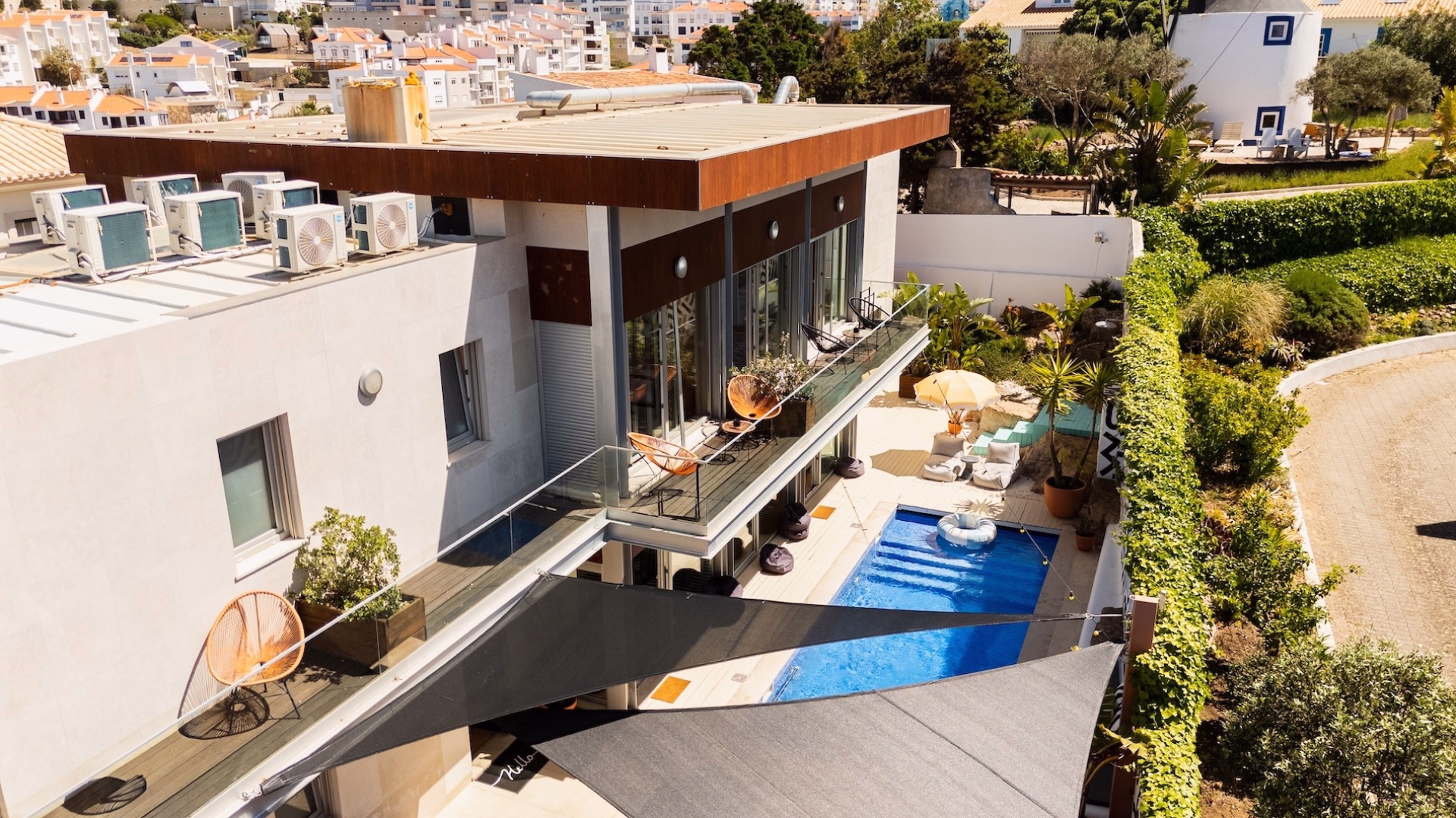🏠 Surf House