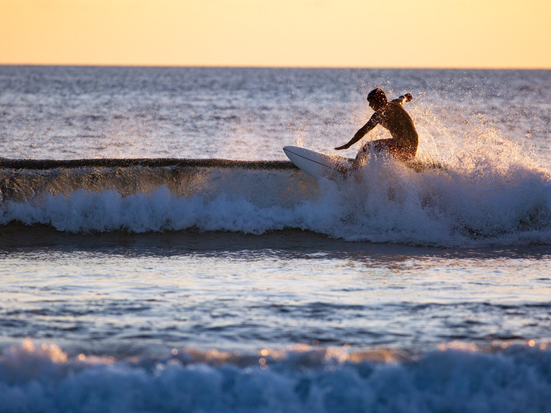 Surf Camp sur les plages Vendéennes avec le Champion du Monde de SUP