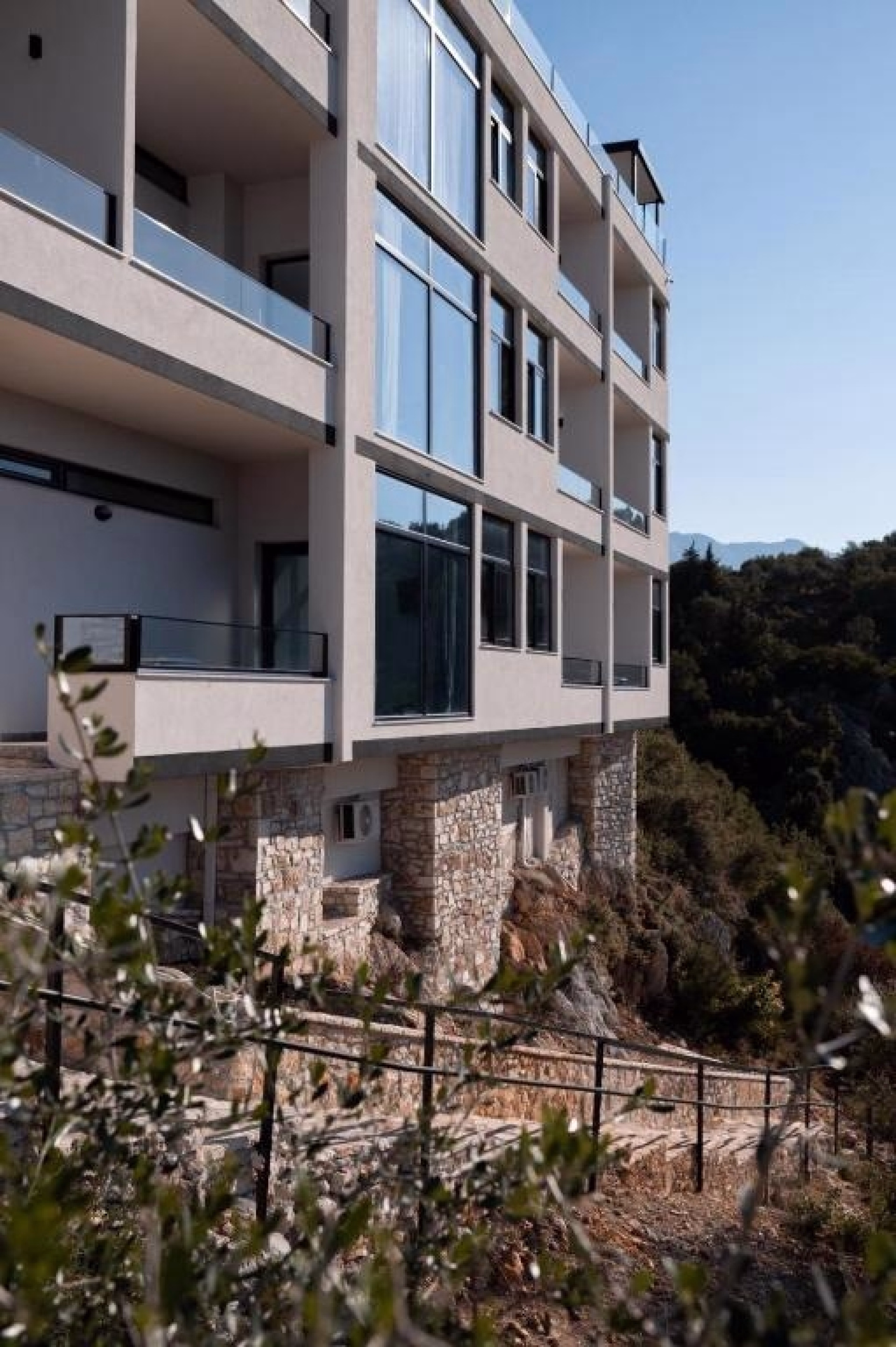 🏩 Hôtel 4* - Jours 10 à 13