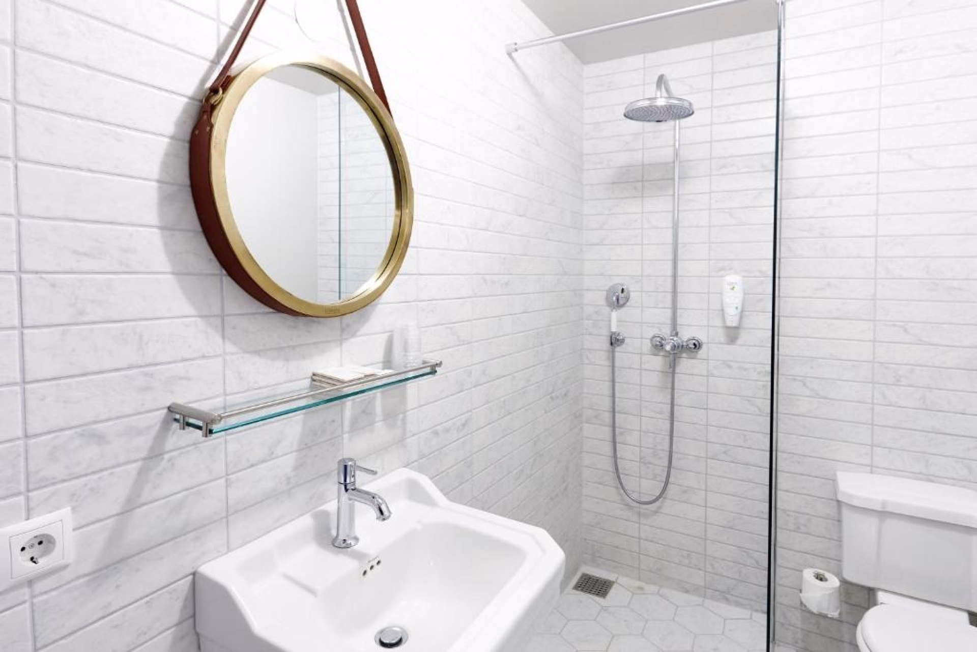 🏩 Hôtel 3* - Jours 1, 4 à 5