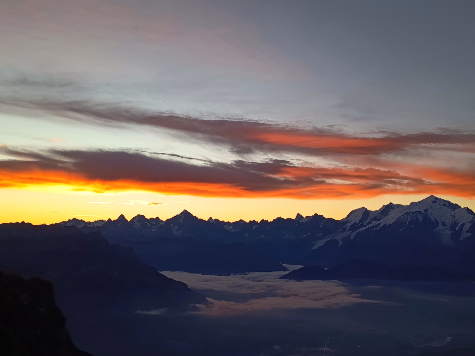 Nouvel An inoubliable en bivouac hivernal dans les Alpes