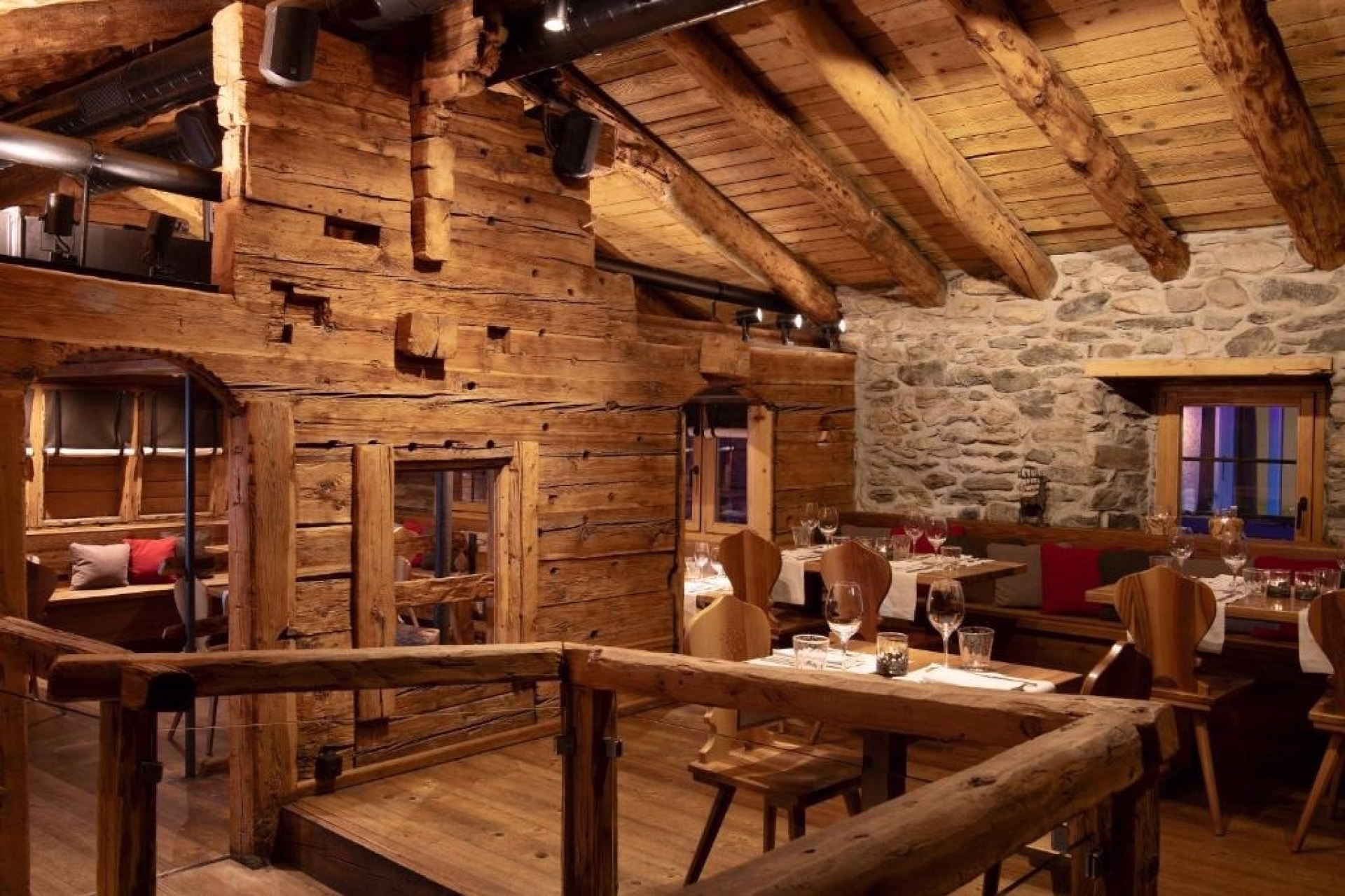 🏨 Hôtel 4* - Jours 3 à 4