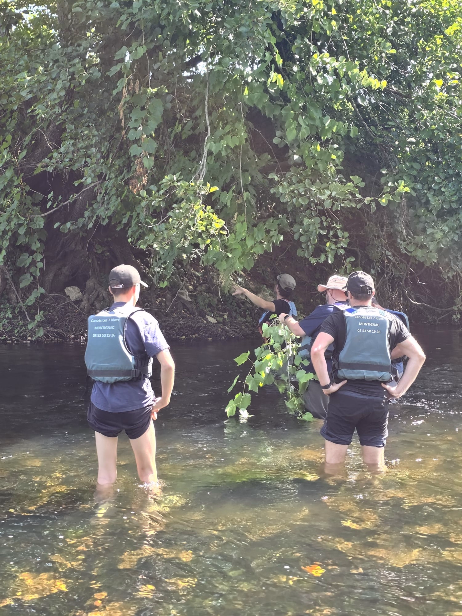 Canoë et bivouac sauvage sur la Vézère en Dordogne