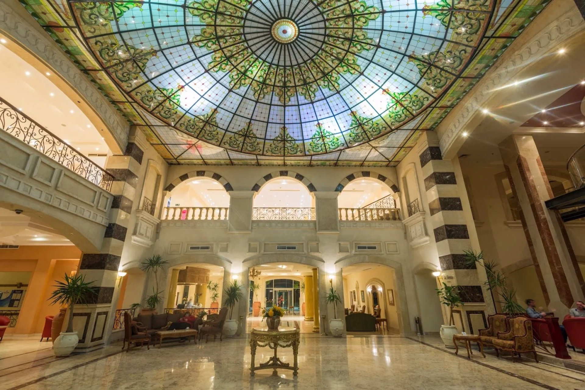🏨 Hôtel 5* - Jours 1 à 7