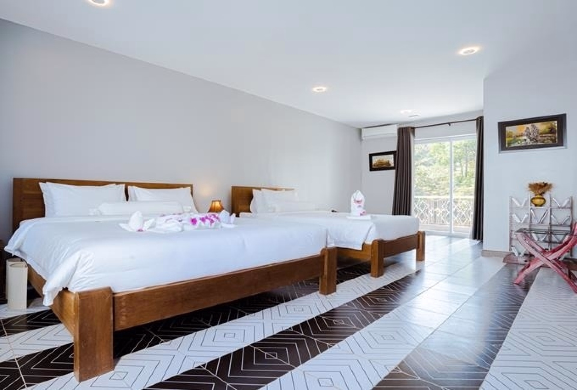 🏨 Hôtel 3* - Jours 1 à 5