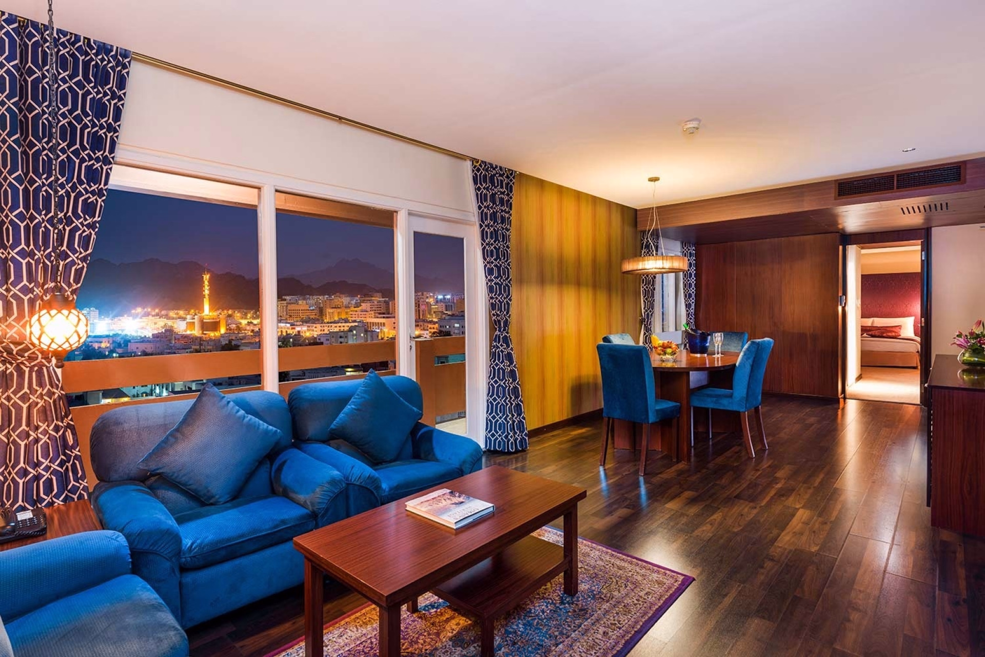 🏨 Hôtel 4* - Jours 1 à 2, 6