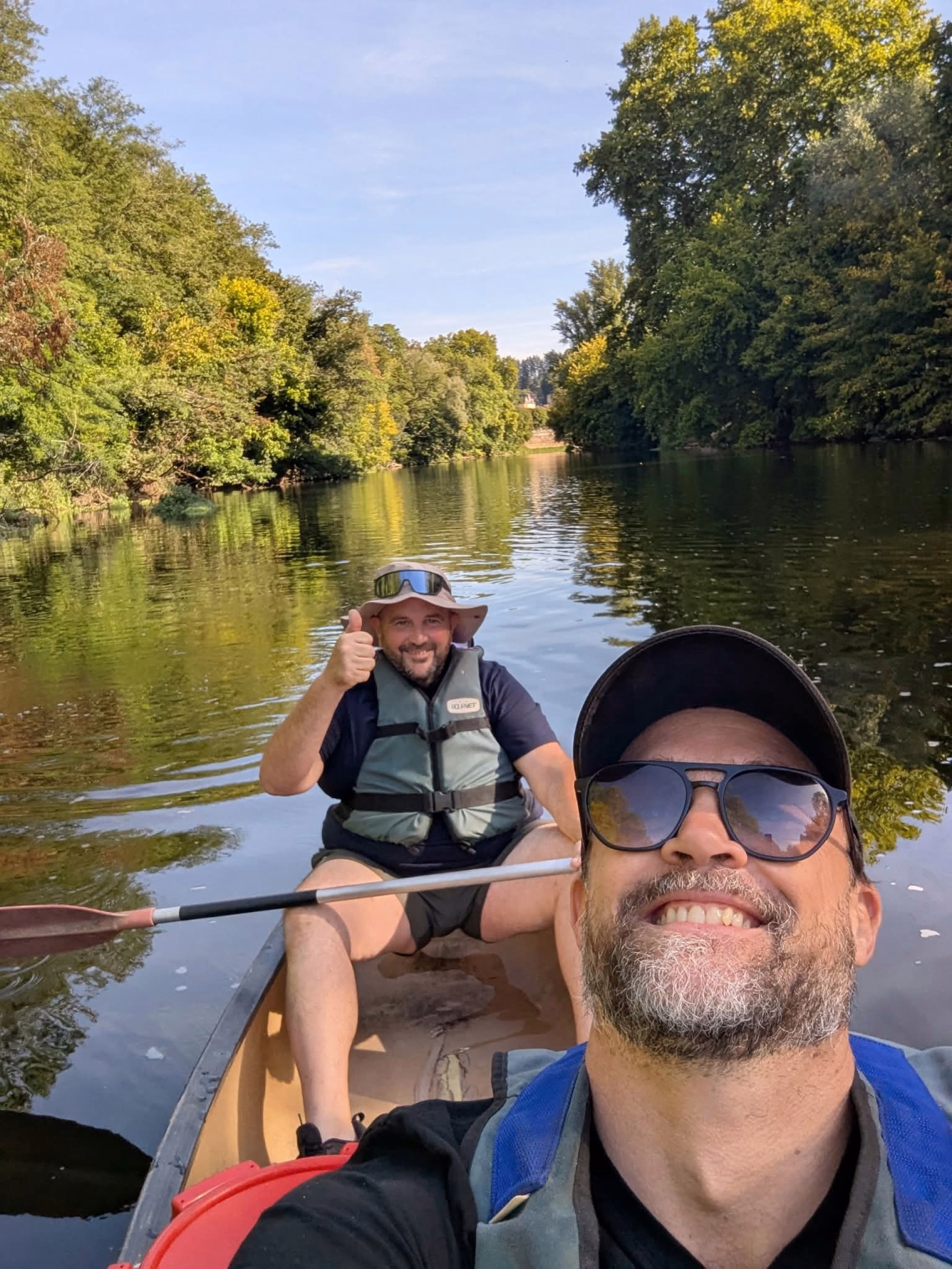 Canoë et bivouac sauvage sur la Vézère en Dordogne