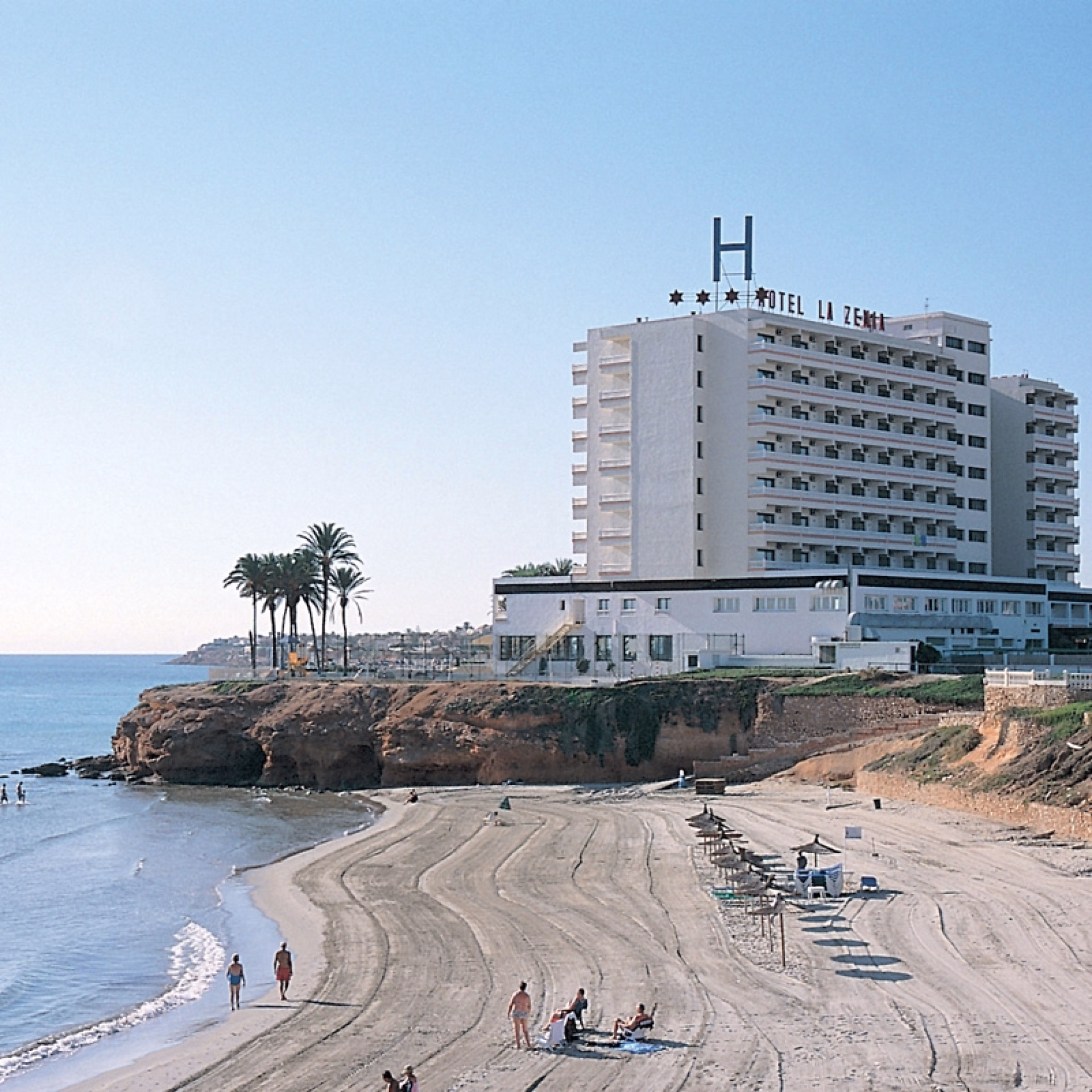 🏩 Hôtel 4* - Jours 1 à 4