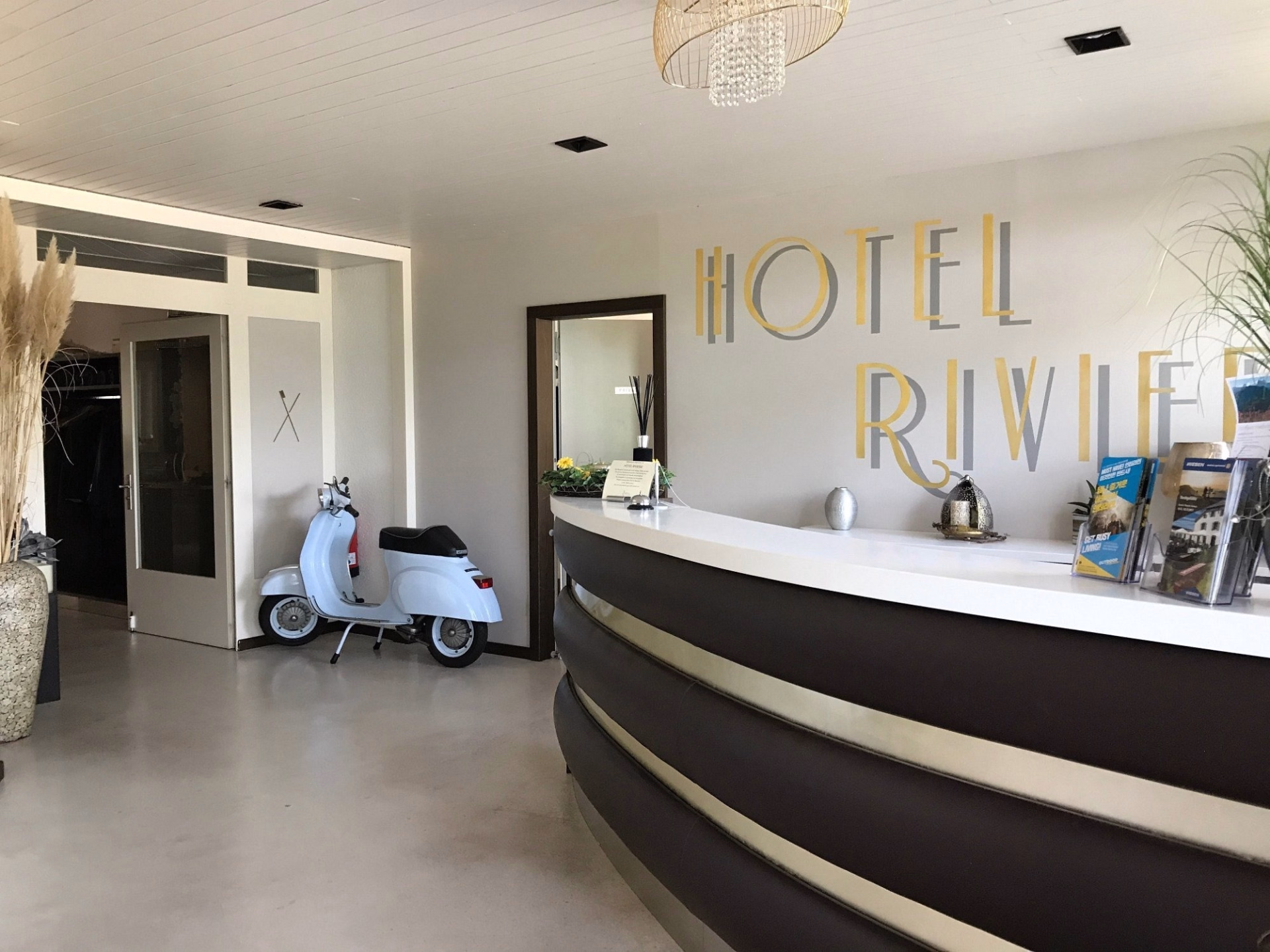 🏨 Hôtel 3* - Jours 1 à 2
