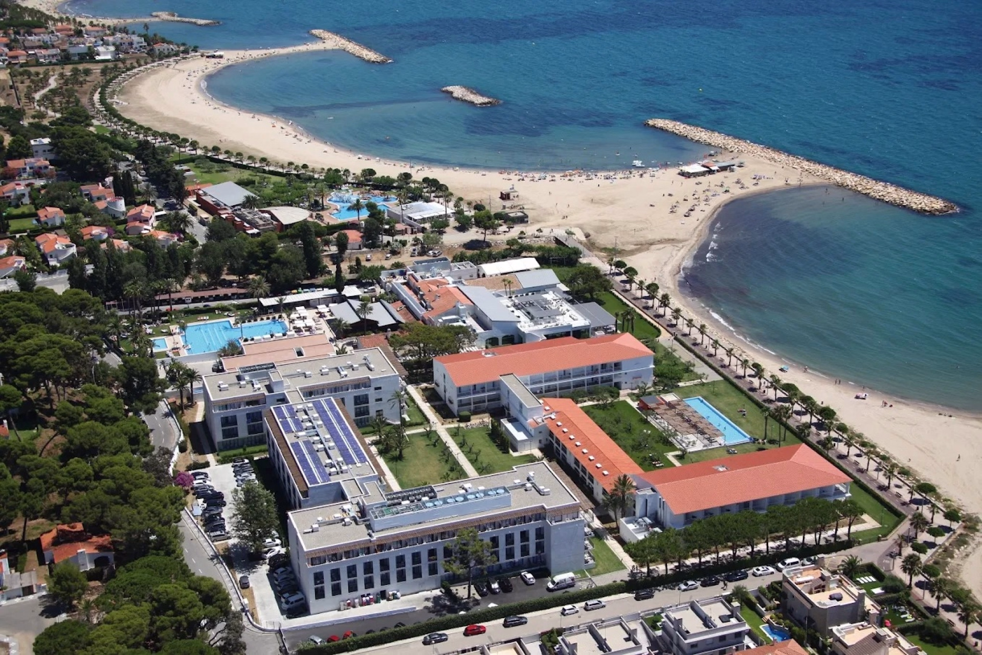 🏨 Hôtel 4* - Jours 2 à 8