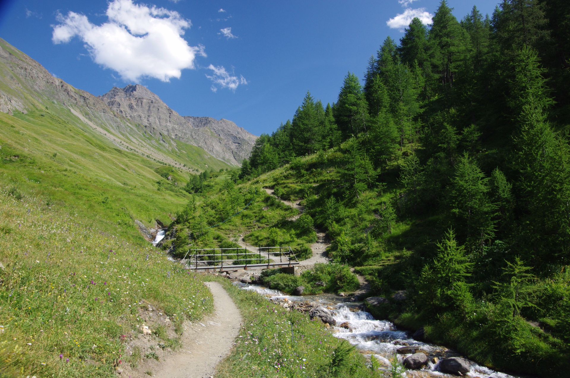 Le mythique tour du Mont-Blanc 7 jours en chambres privatives