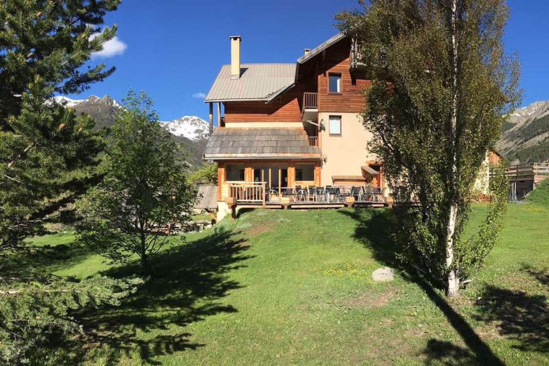 🏨 Hôtel 2* - Jour 1 et 4