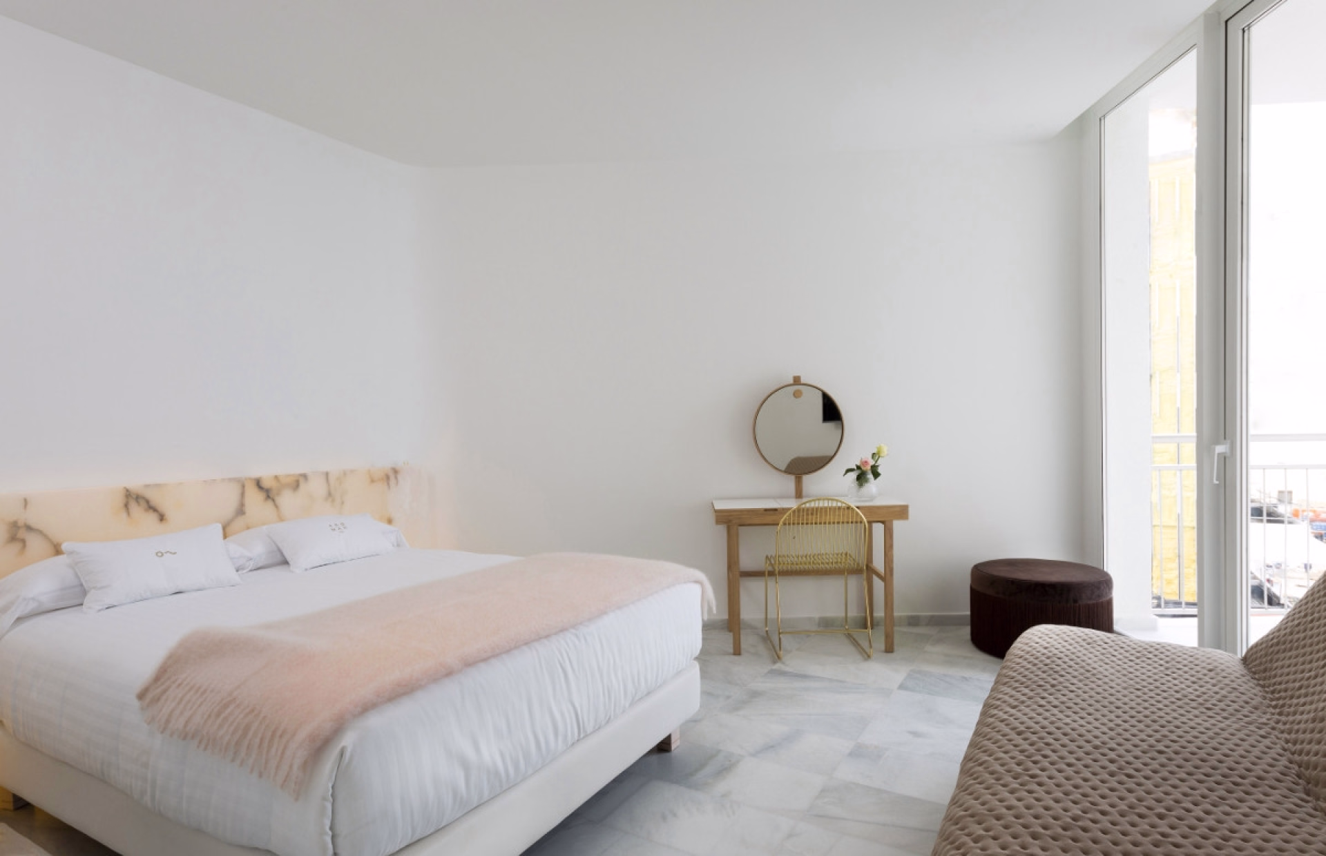 🏩 Hôtel 4* - Jours 1 à 4