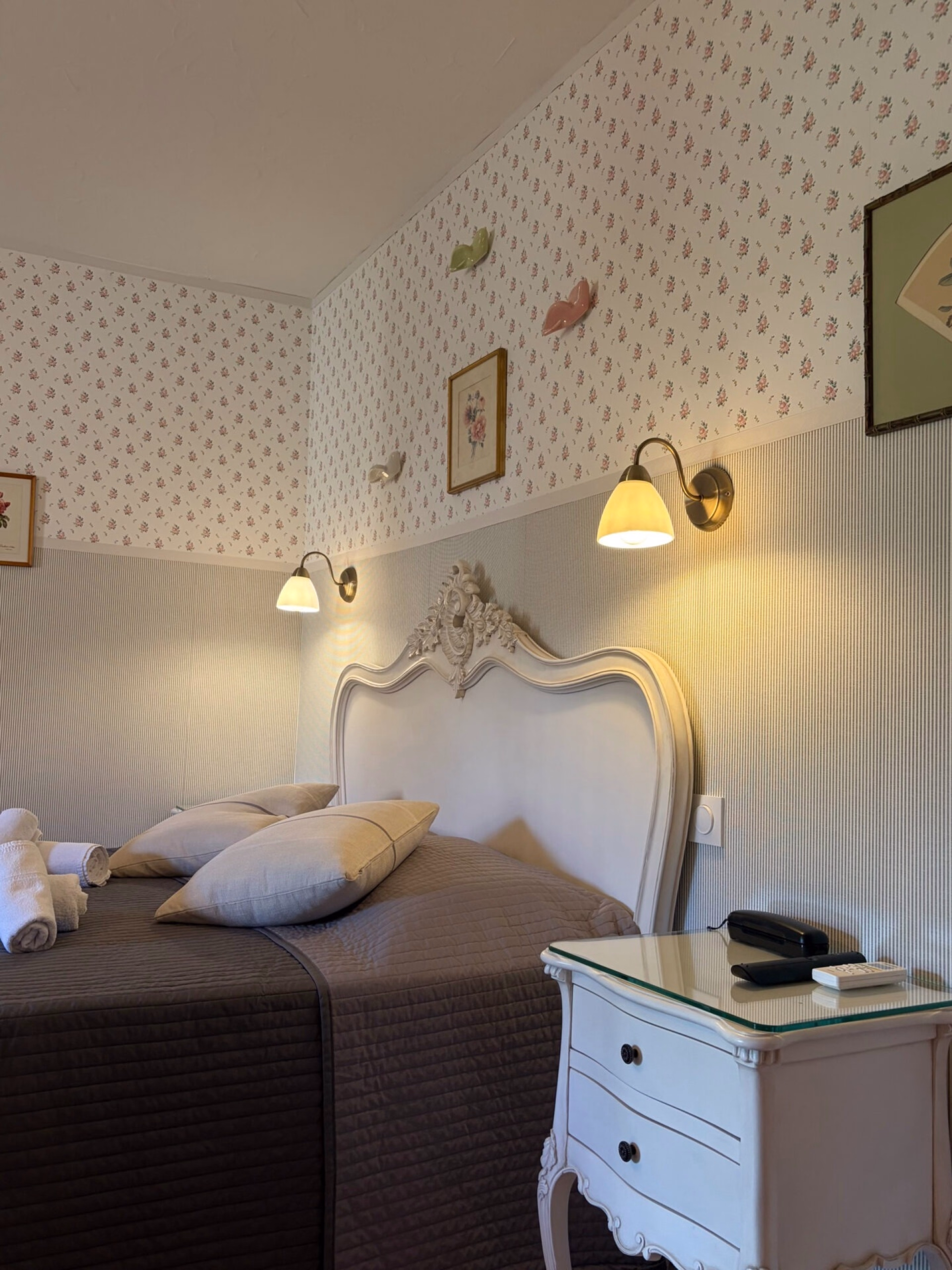 🏨 Hôtel 2* - Jours 1 à 4