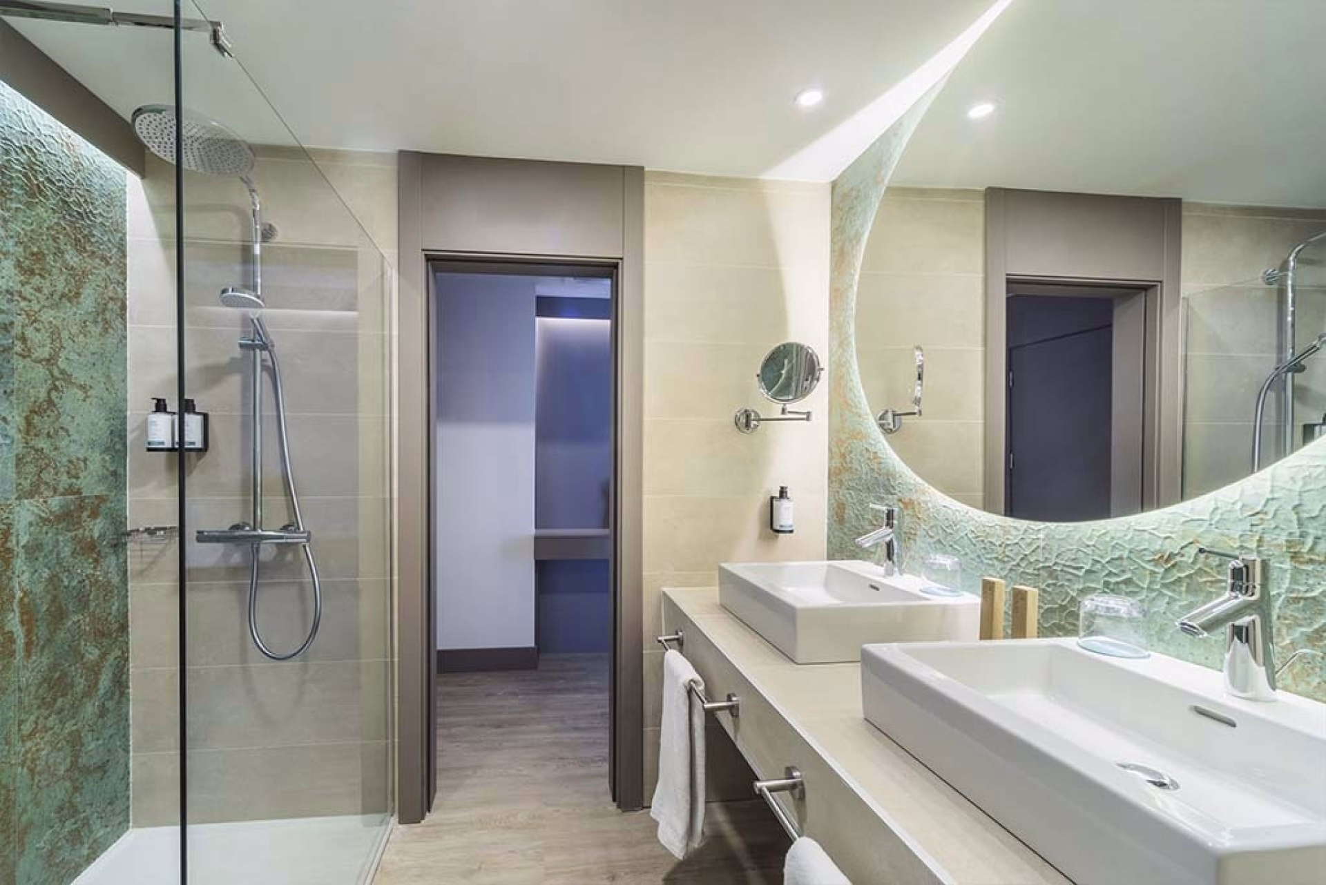 🏨 Hôtel 4* - Jours 1 à 3