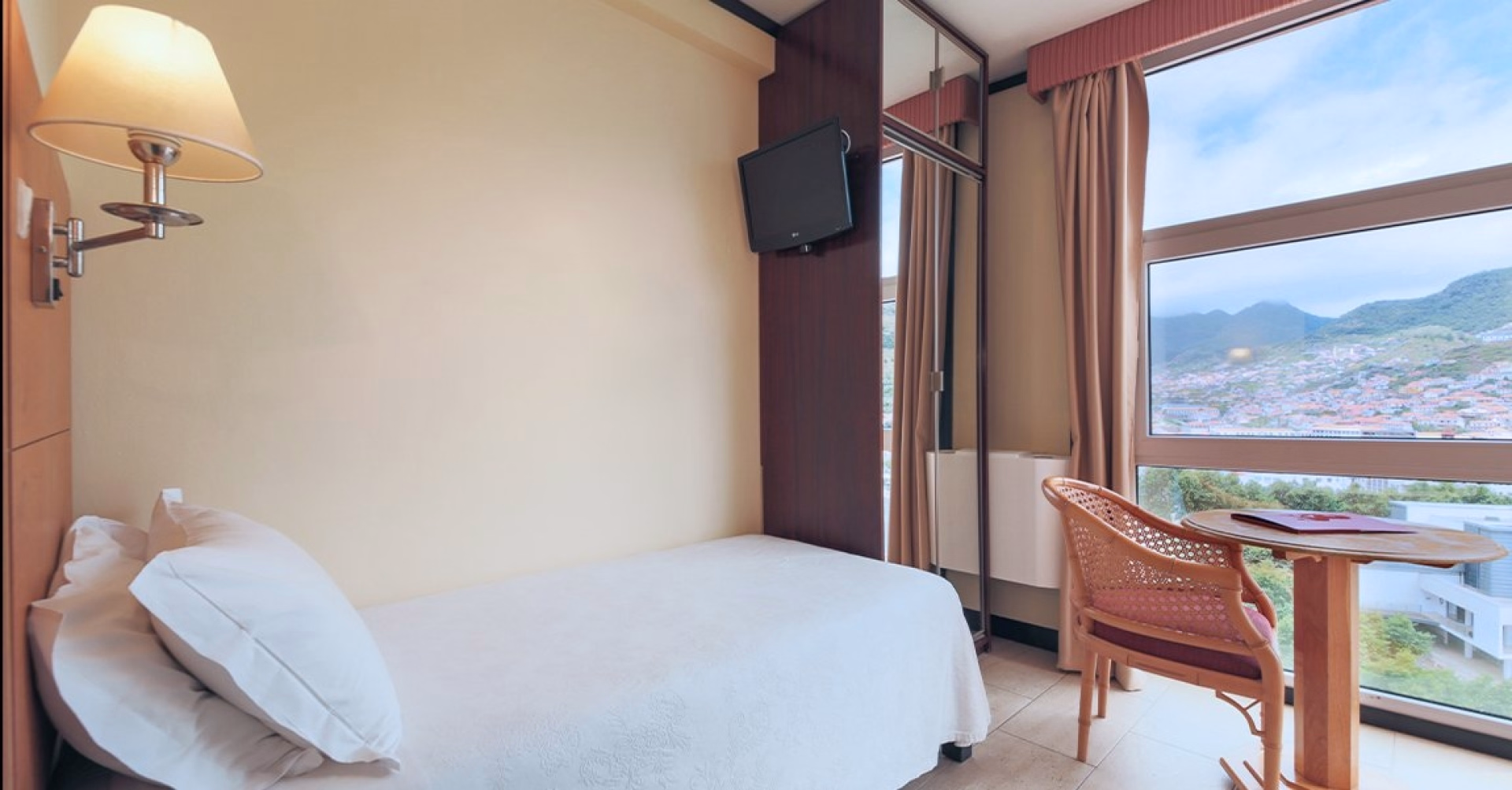 🏩 Hôtel 4* - Jours 2 à 6