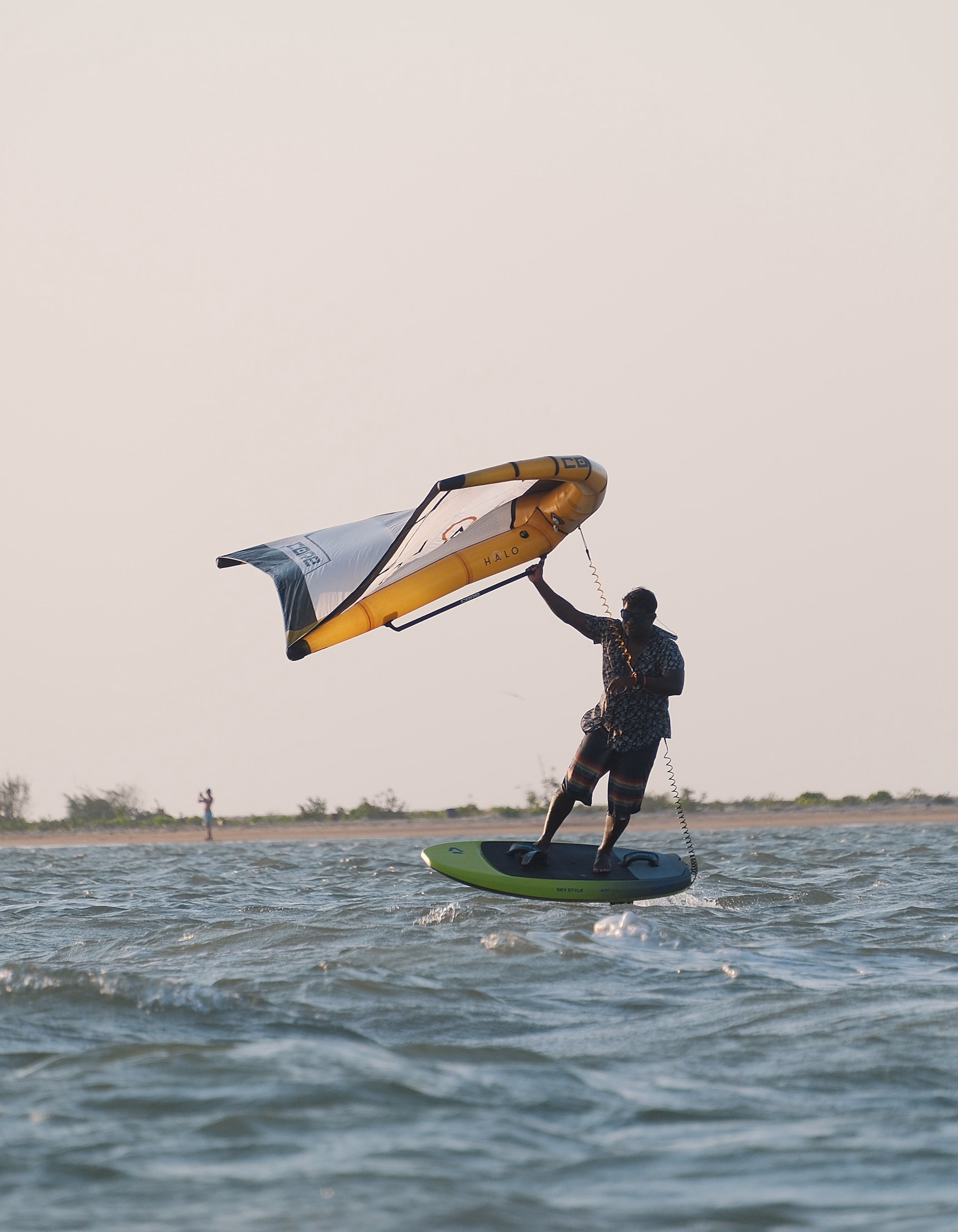 Wingfoil dans un lagon à Kalpitiya au Sri Lanka