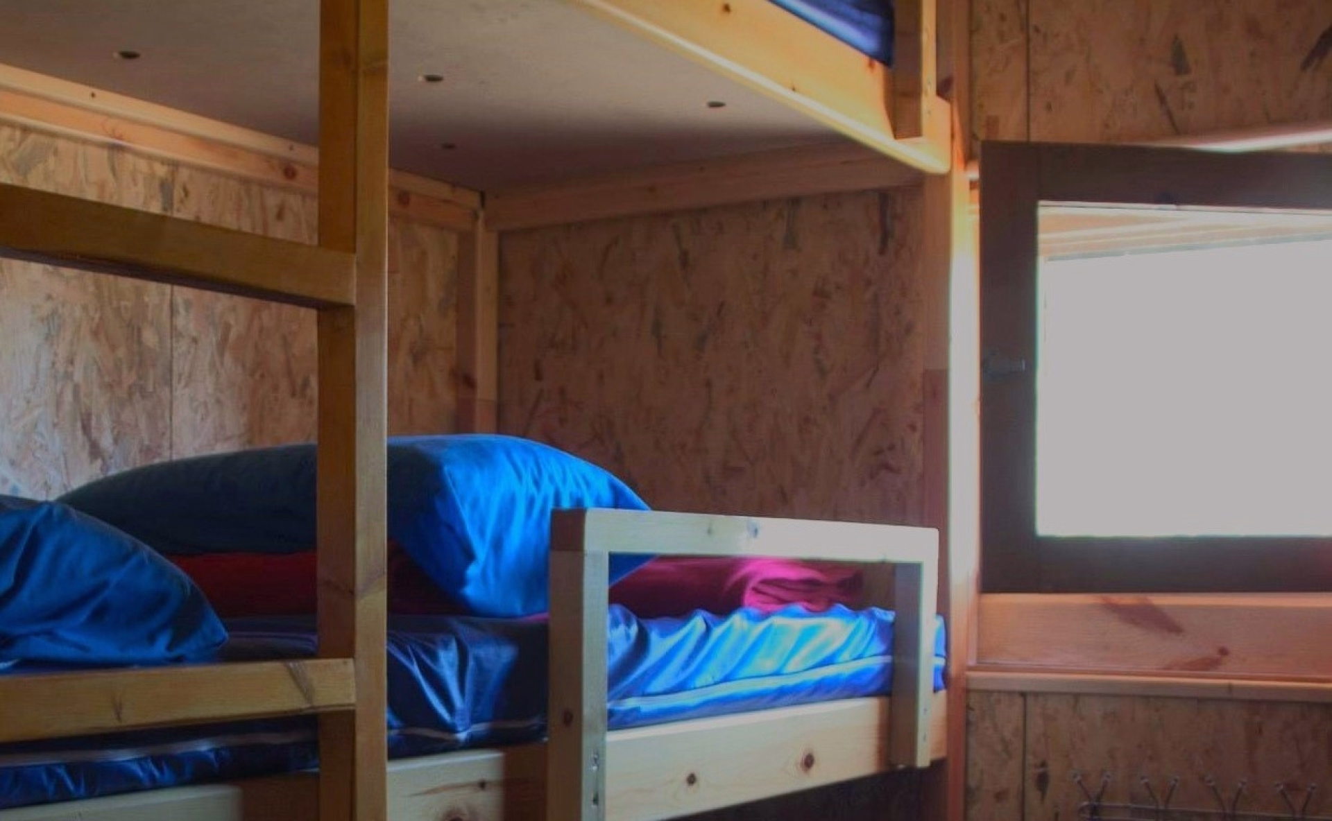 Trek hivernal en Andorre : raquettes et nuit magique en refuge