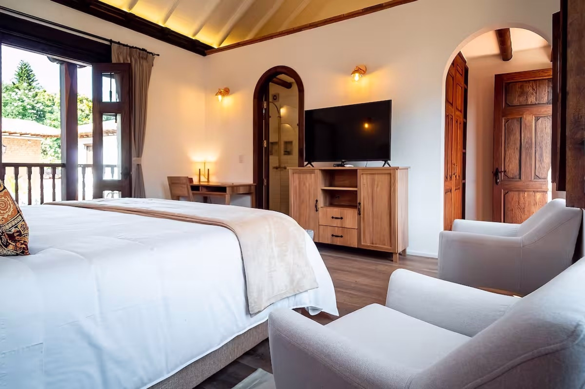 🏨 Hôtel 4* - Jours 1 à 5