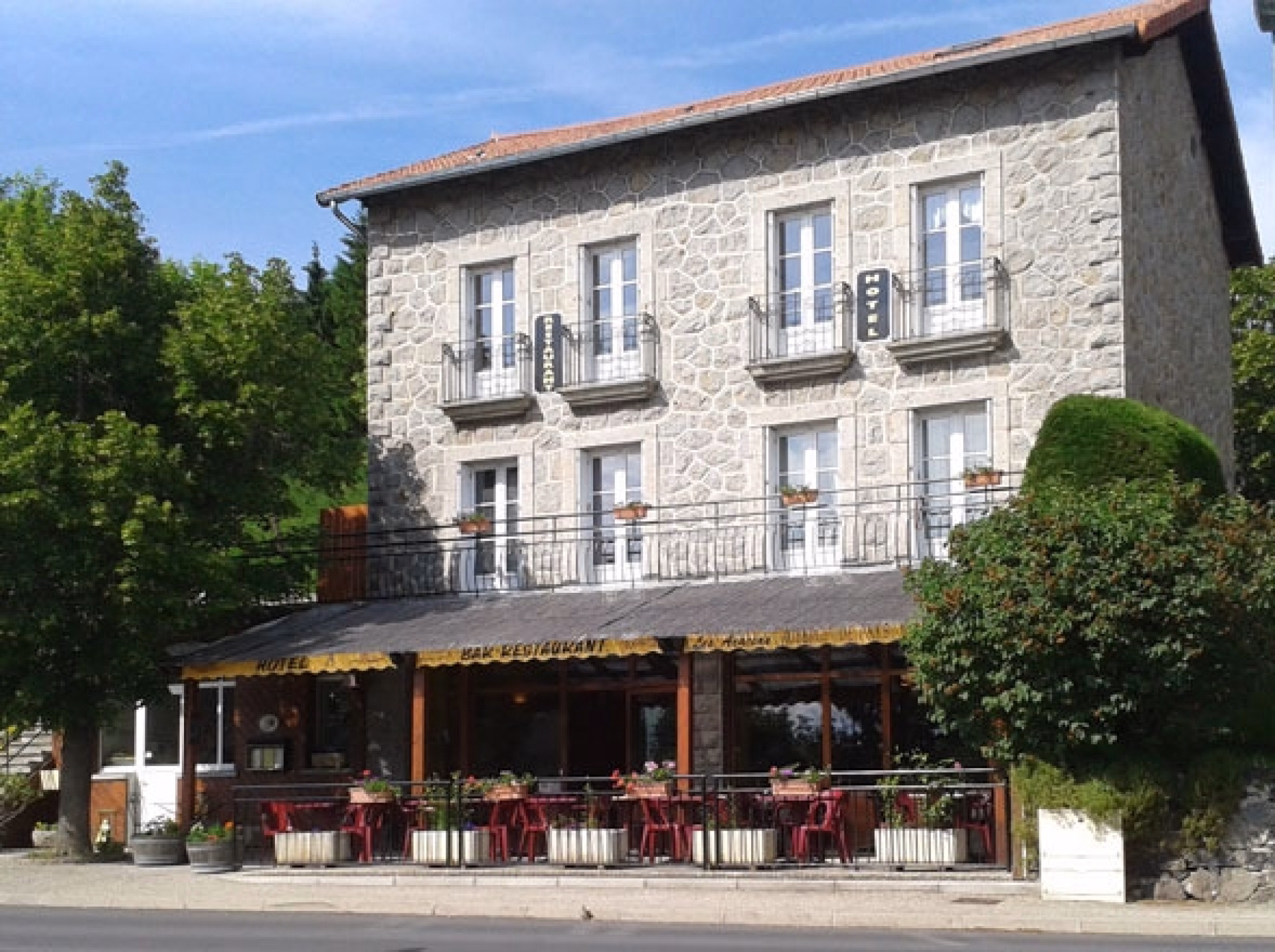 🏨 Hôtel 3* - Jour 1