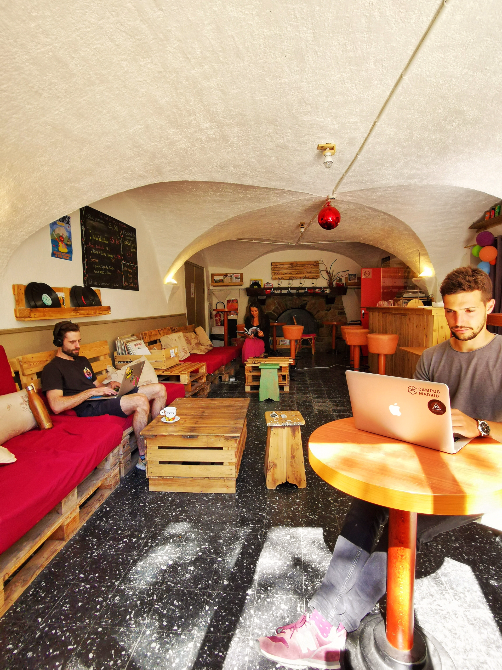 🏠 Auberge de jeunesse - Jours 1 à 4