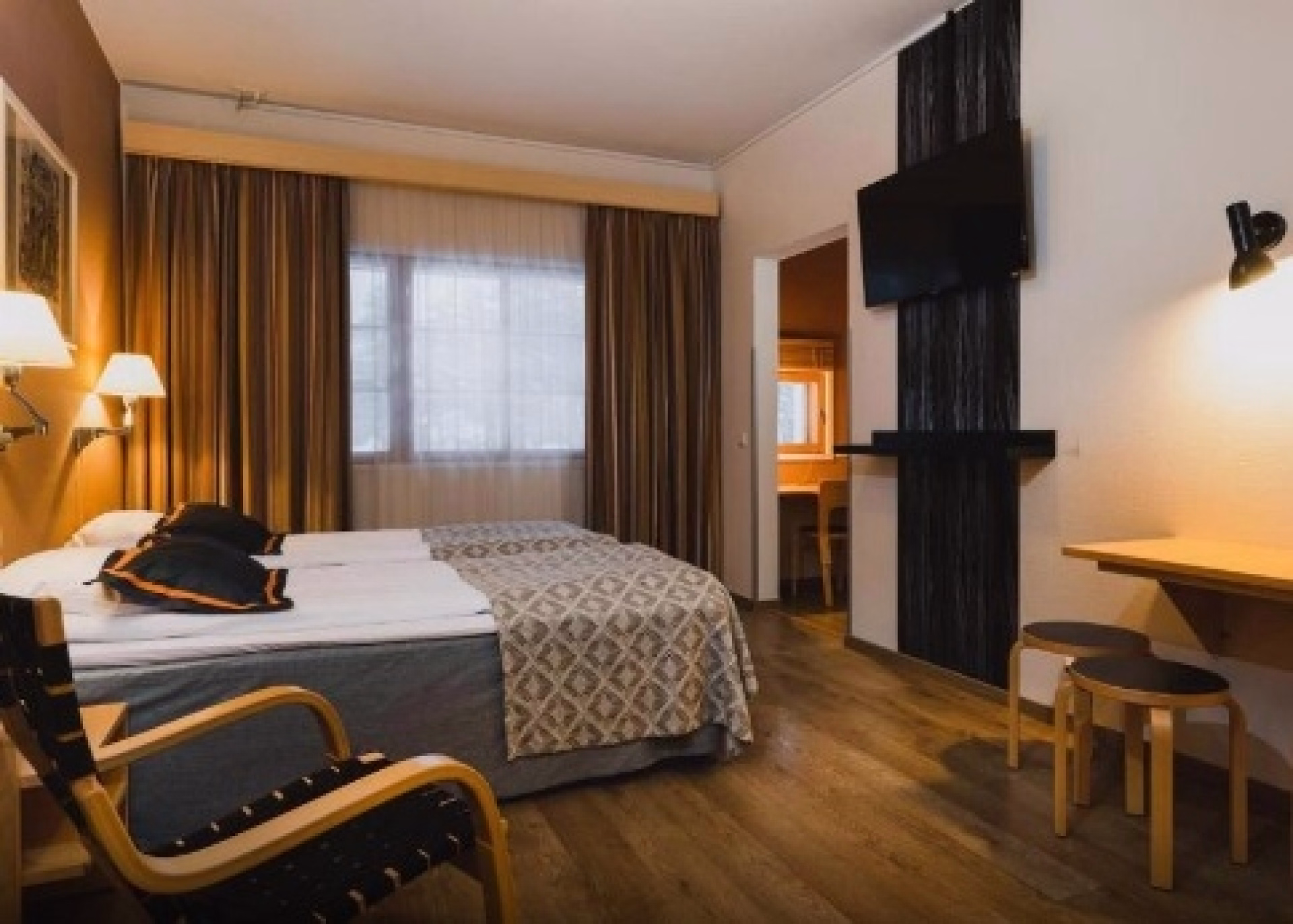 🏨 Hôtel 3* - Jours 1 à 4