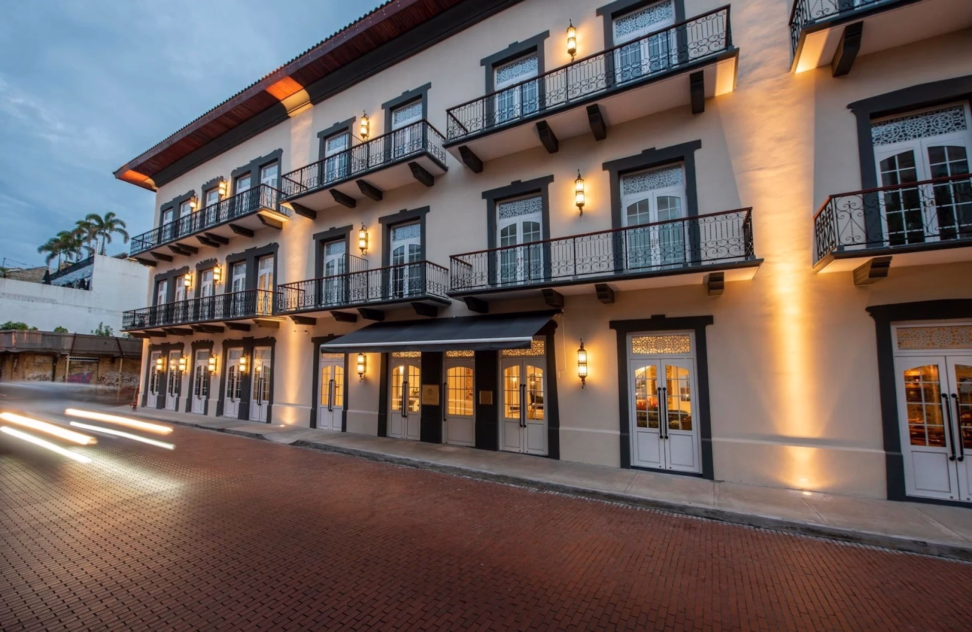 🏨 Hôtel 5* - Jours 1 à 2