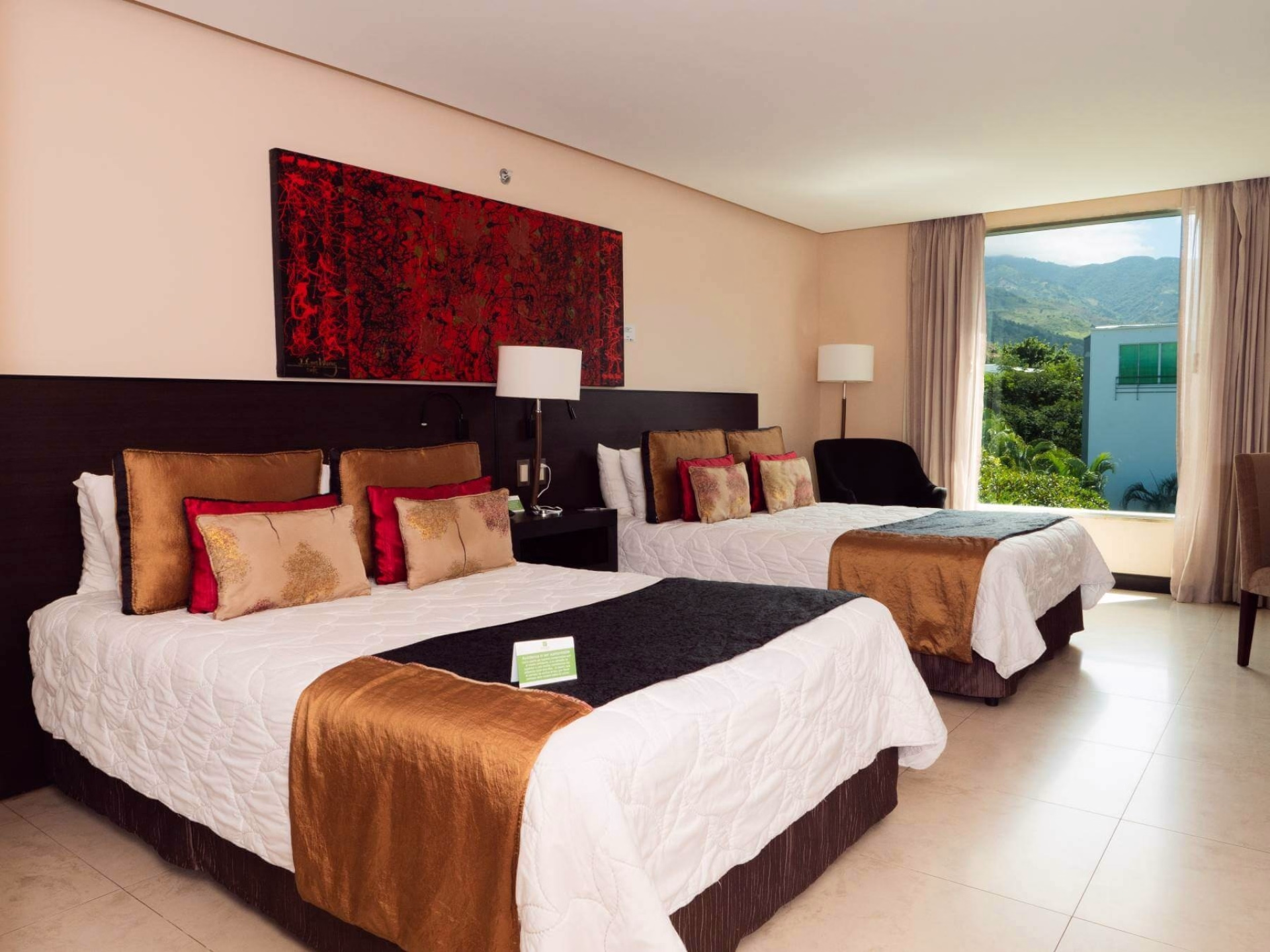 🏨 Hôtel 4* - Jour 1
