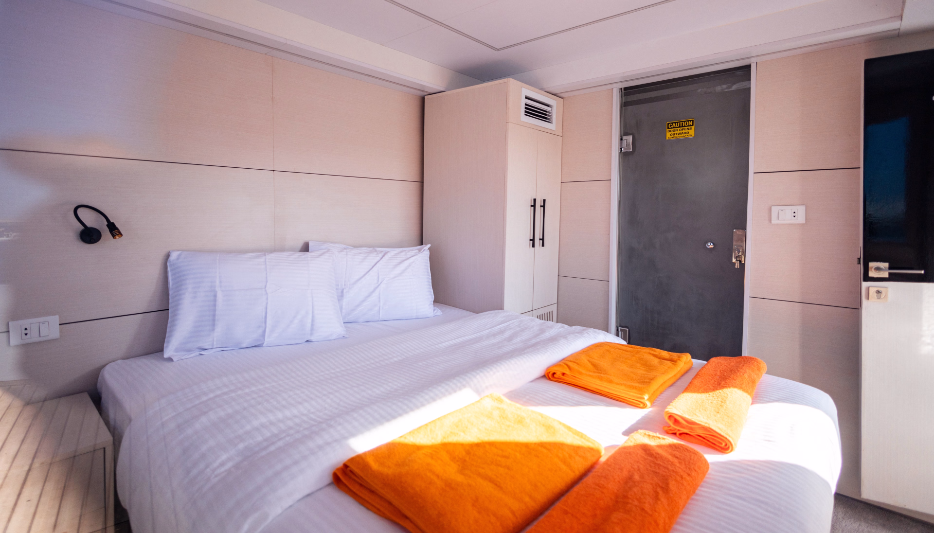 🚢 Bateau de croisière à moteur - Jours 1 à 8