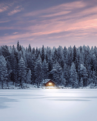 Paysage de couché de soleil en Laponie