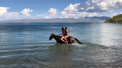 Nous vous proposons de découvrir nos voyages de randonnée équestre au Kirghizistan