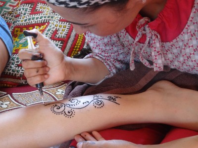 Atelier de henné au ranch