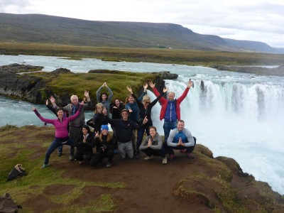 Vacances yoga et marche sous le soleil de minuit en Islande